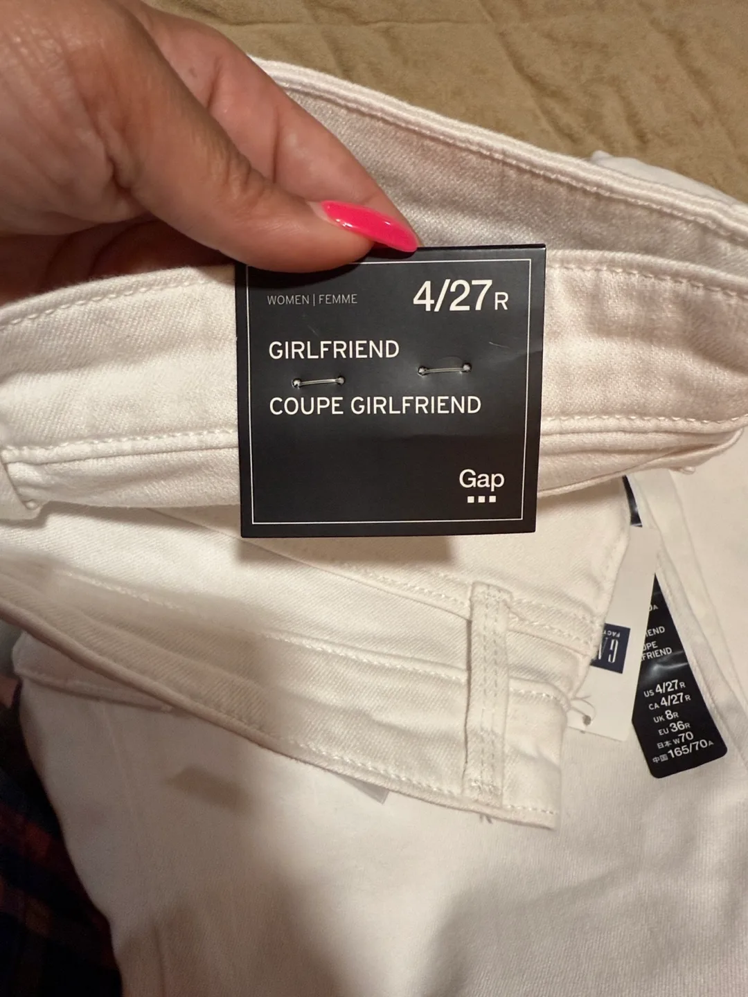 NWT woman’s Boyfriend Jeans - Size 4 image indicator(9)