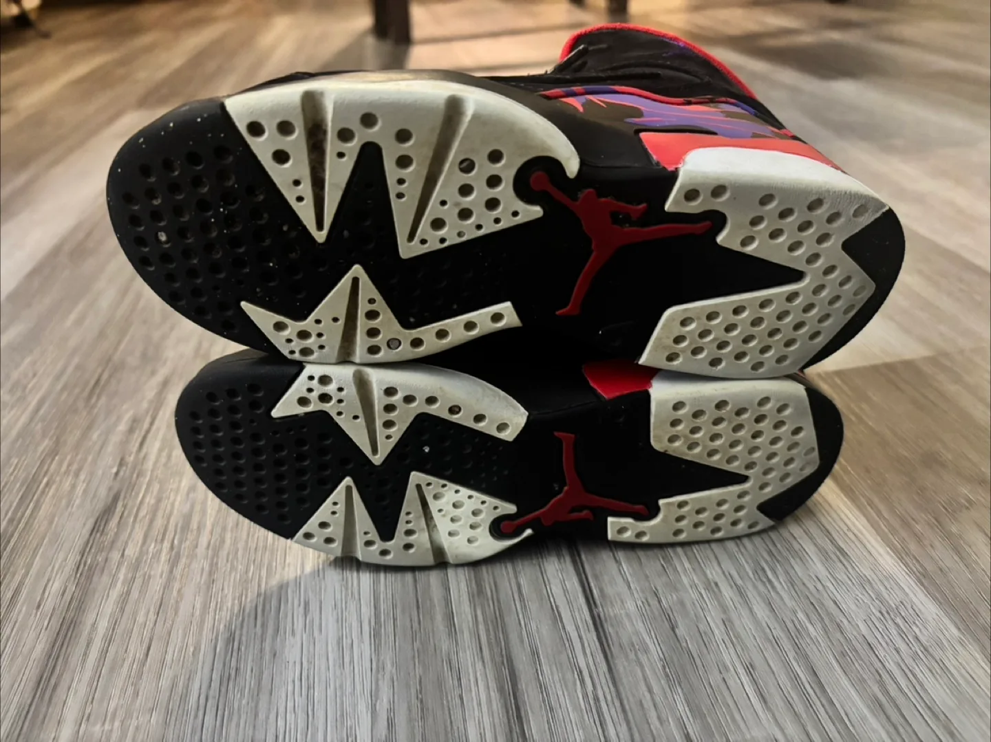 Size 1 — Nike Air Jordan 6 Retro Black/Red Kids Shoes image indicator(4)