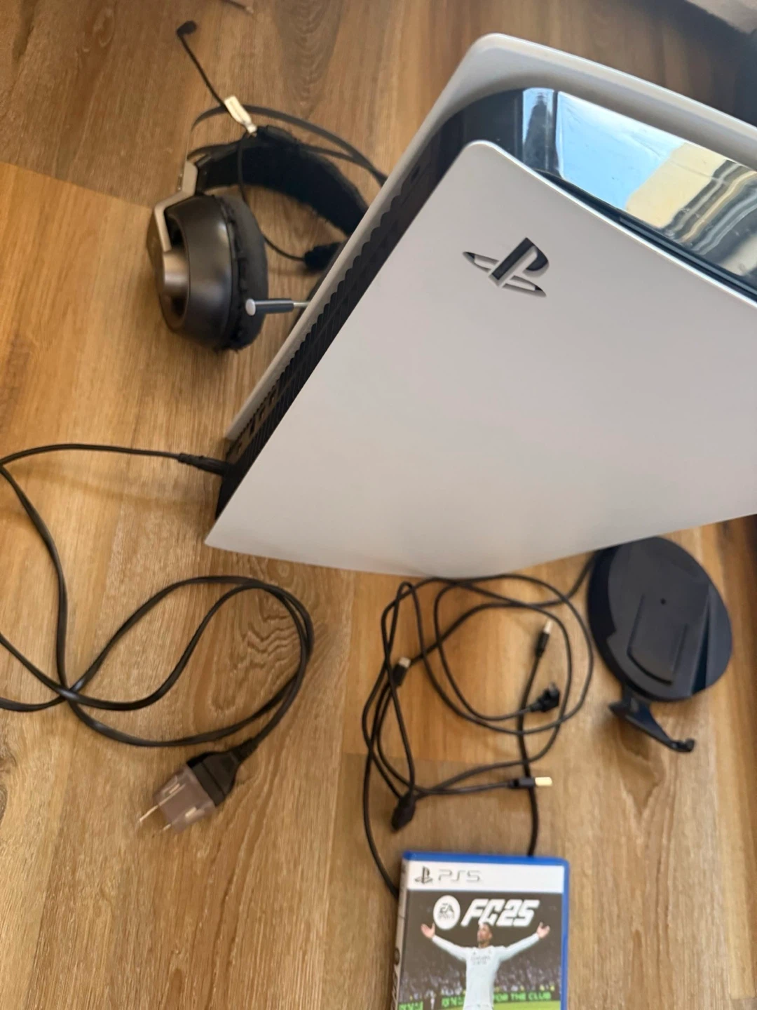 PlayStation 5 (PS5) Console - photo 3