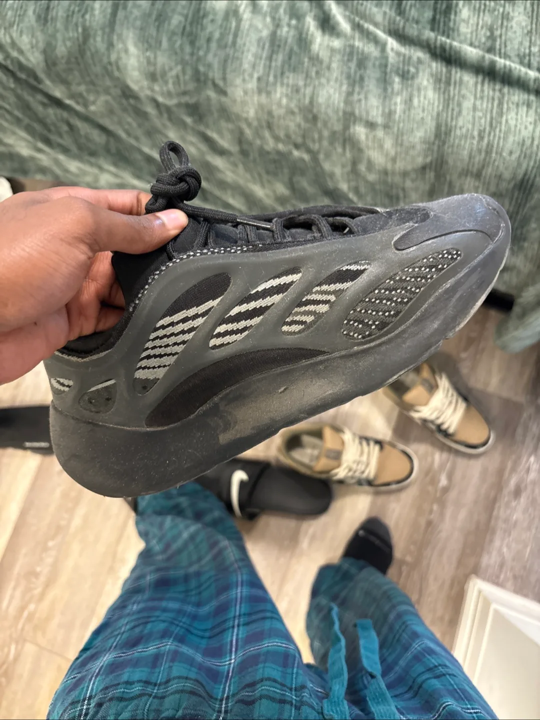Adidas Yeezy 700 V3 Alvah - Size 10.5 thumbnail