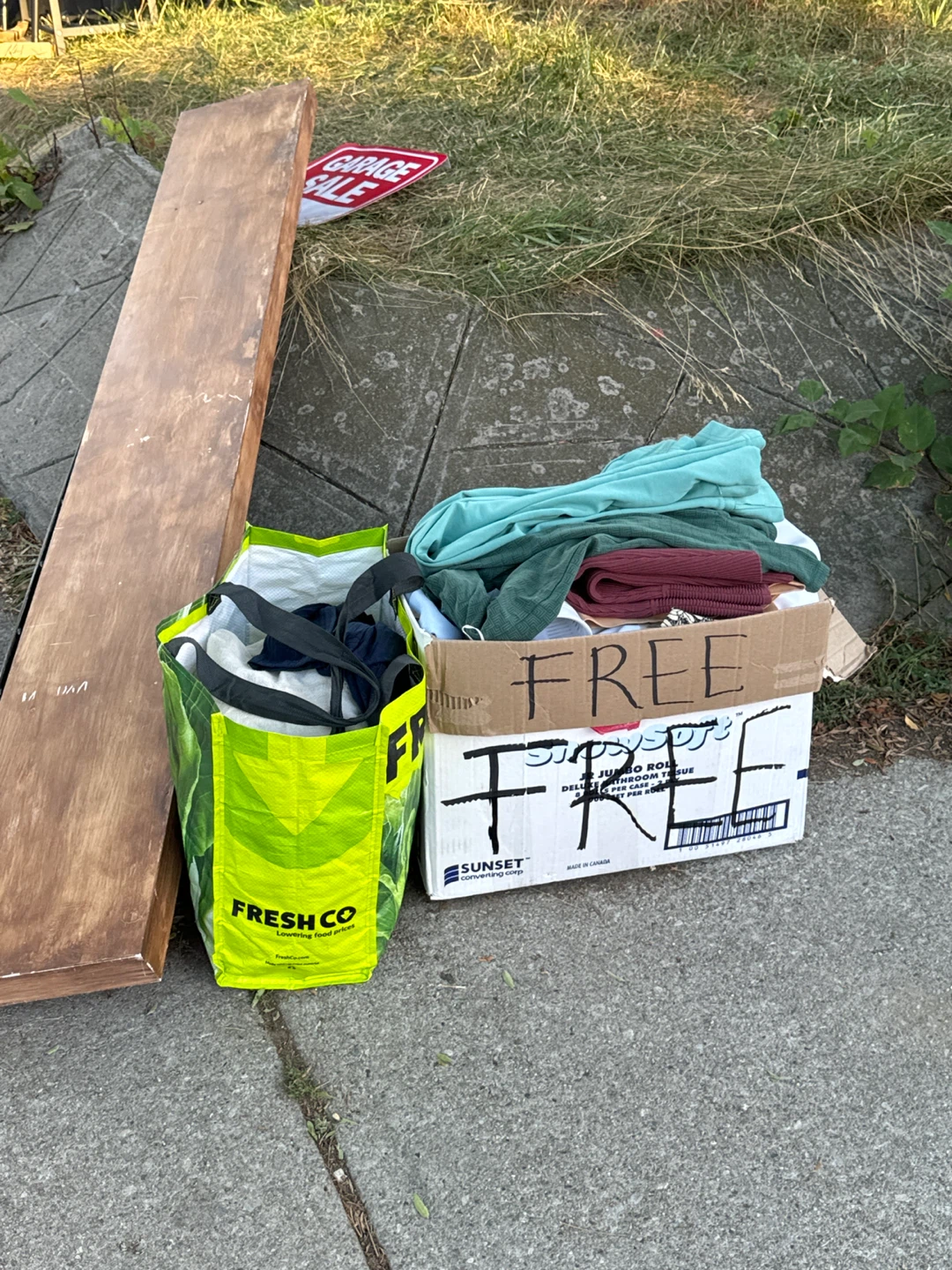 Free Clothes 422 westmount ave