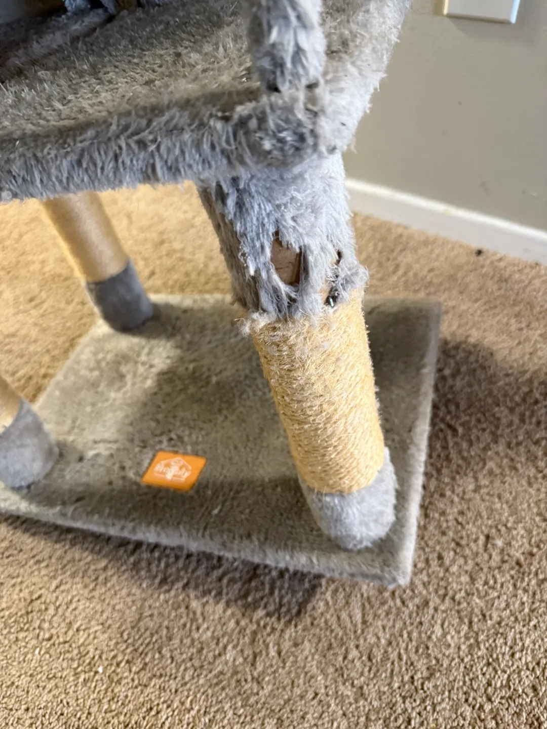 Cat Tree with Scratching Posts image indicator(4)