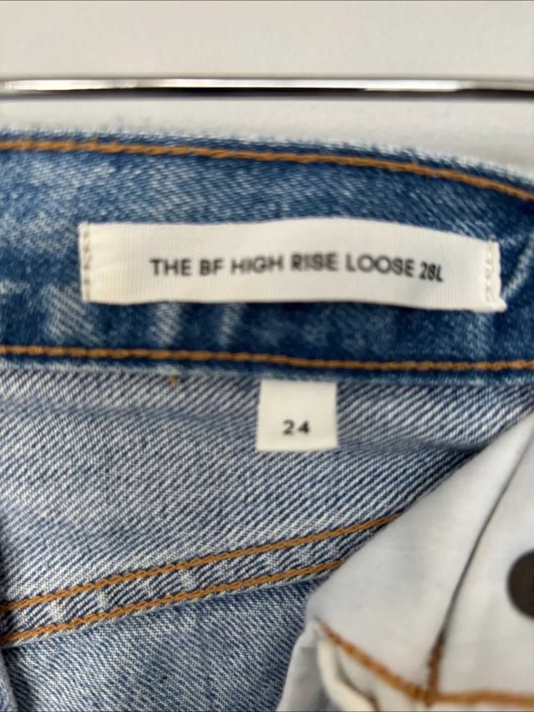 Aritzia - Denim Forum BF High Rise Loose Jeans - Size 24 image indicator(3)