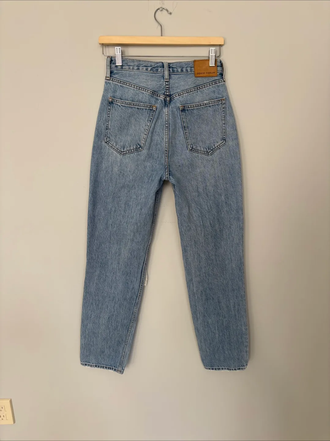 Aritzia - Denim Forum BF High Rise Loose Jeans - Size 24 image indicator(5)