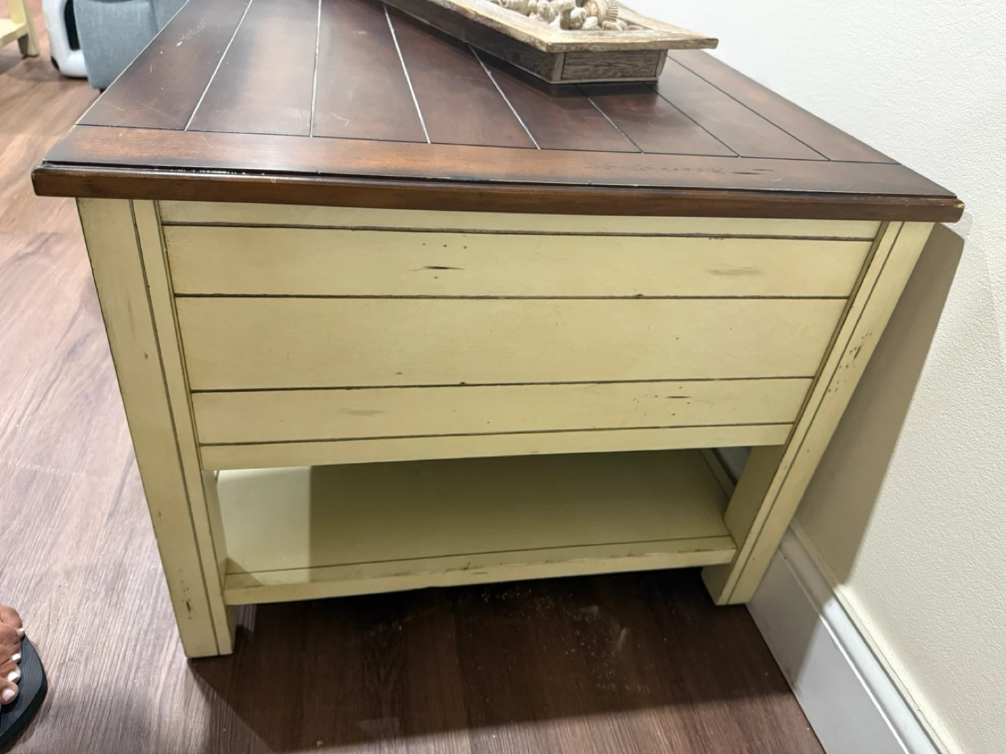 Raymour & Flanigan Farmhouse Coffee Table with Drawers - photo 3