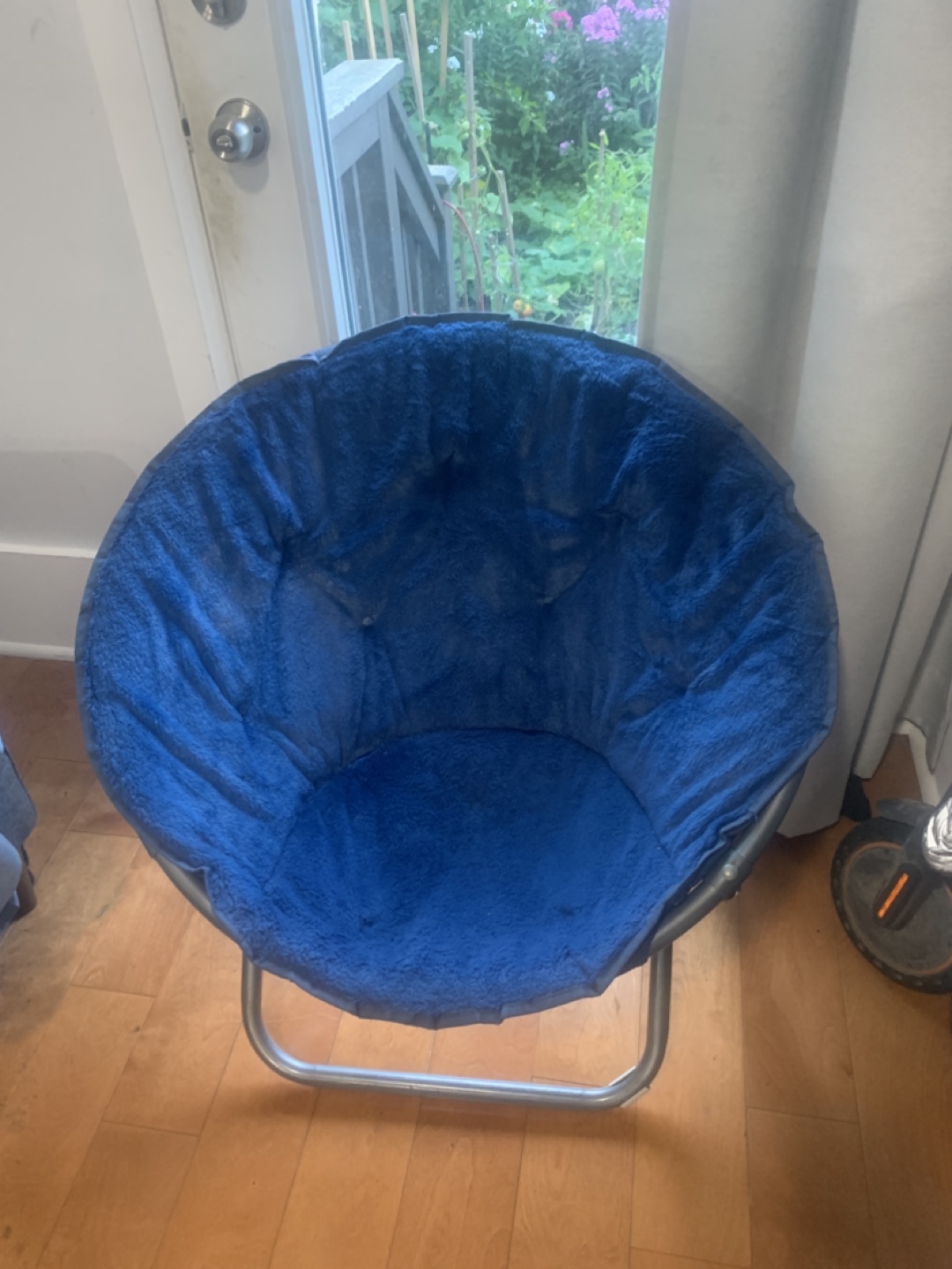 Blue saucer foldable Chair