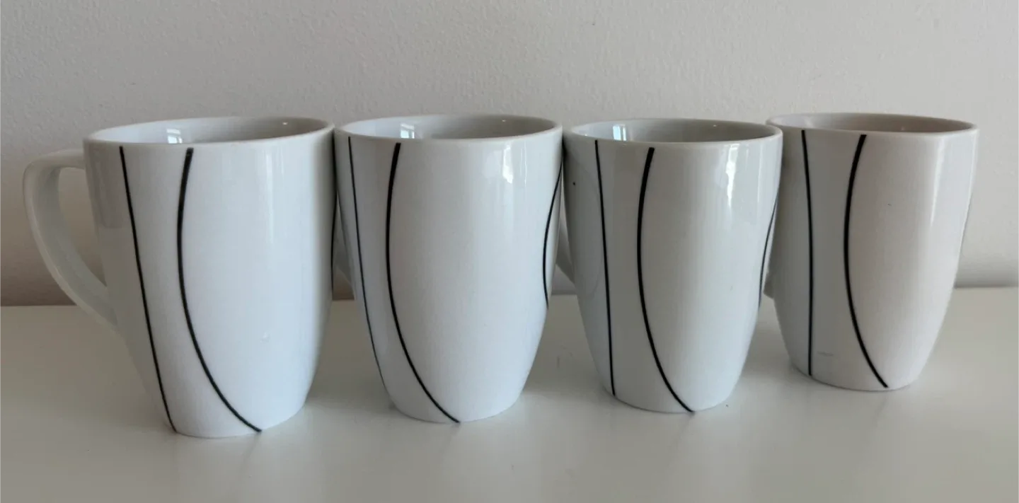 Set of 4 White Mugs (Corelle) thumbnail