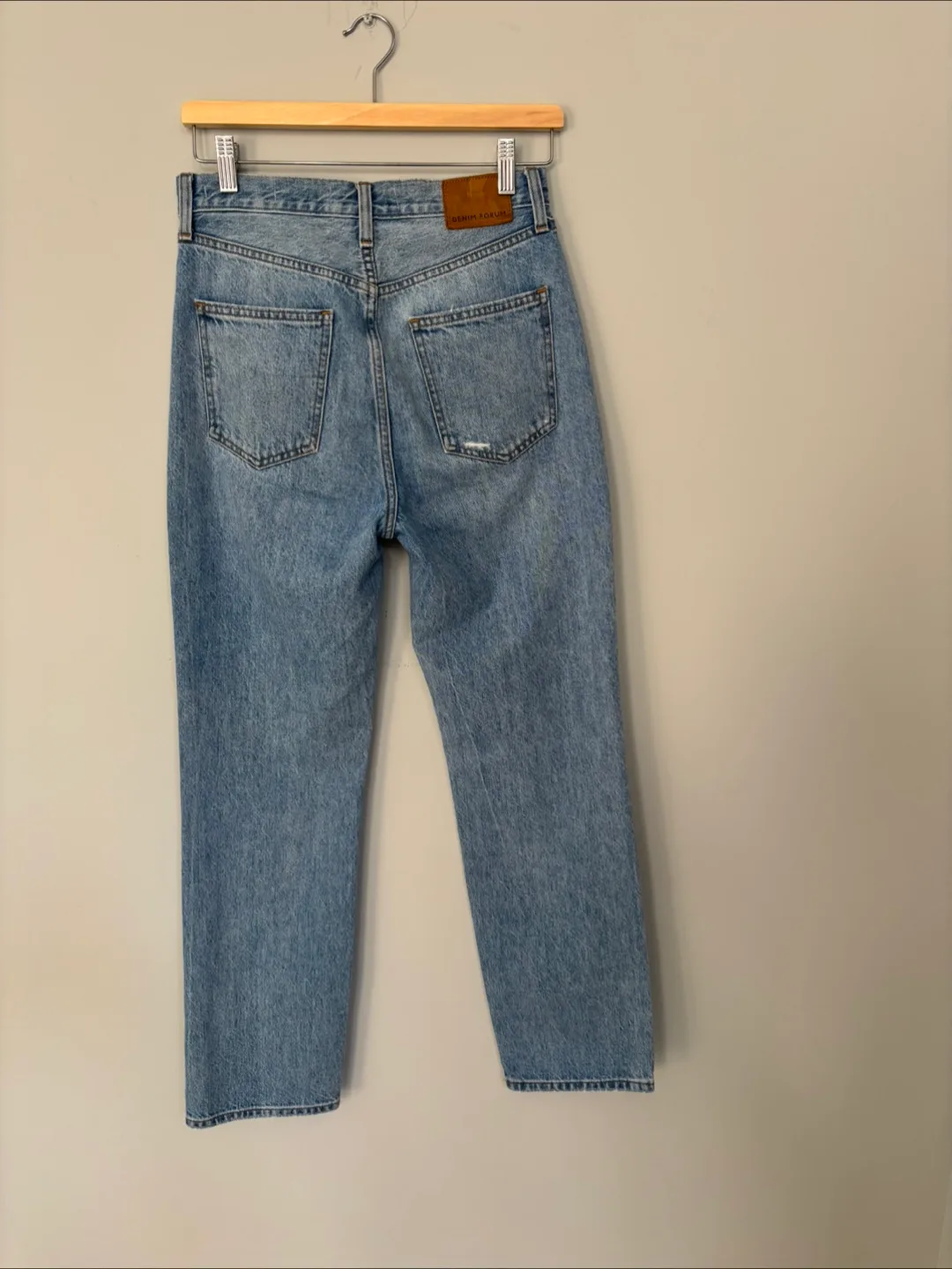 Aritzia - Denim Forum Joni Highrise Loose Size 25 image indicator(4)