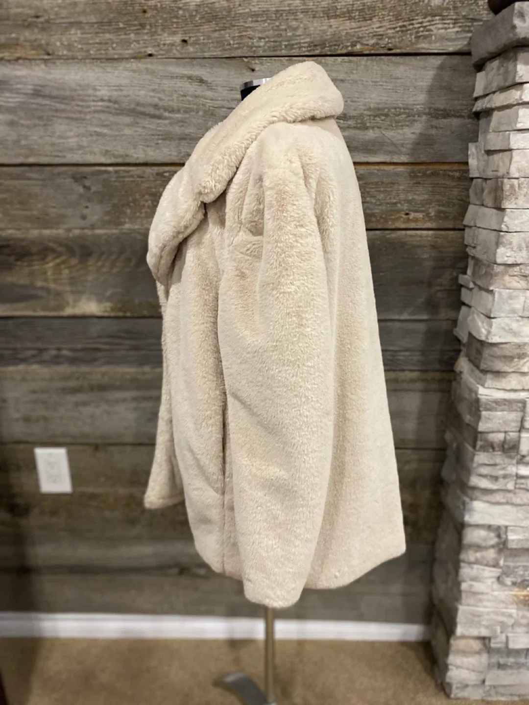 H&M Faux Fur Jacket image indicator(4)