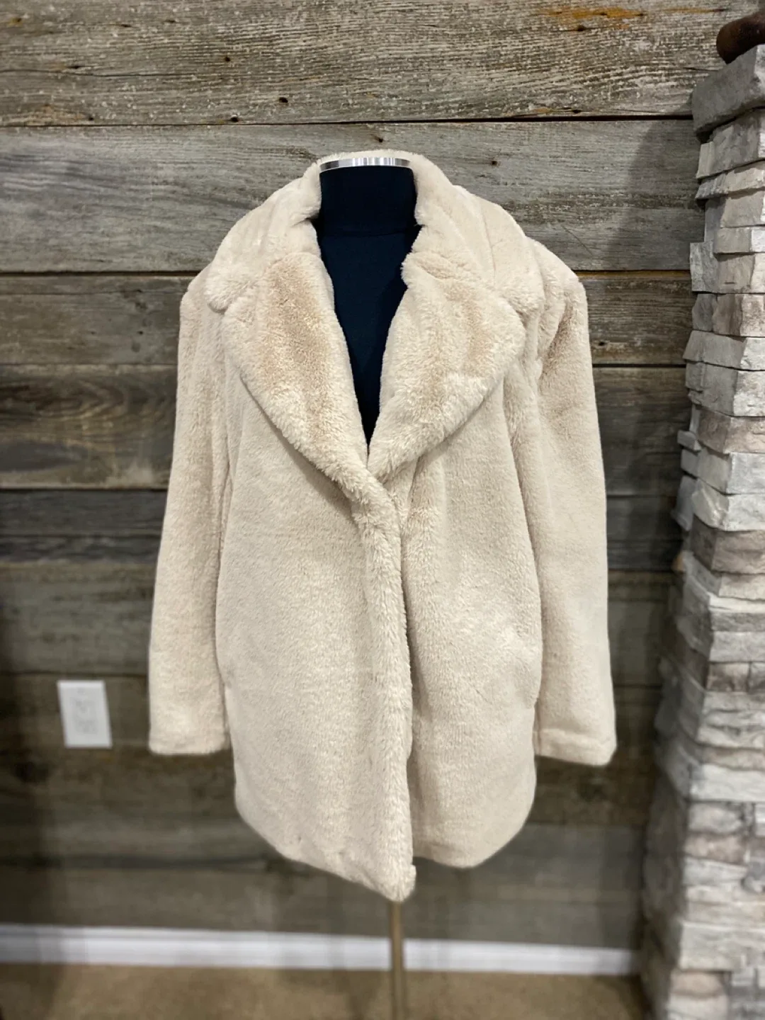 H&M Faux Fur Jacket image indicator(5)