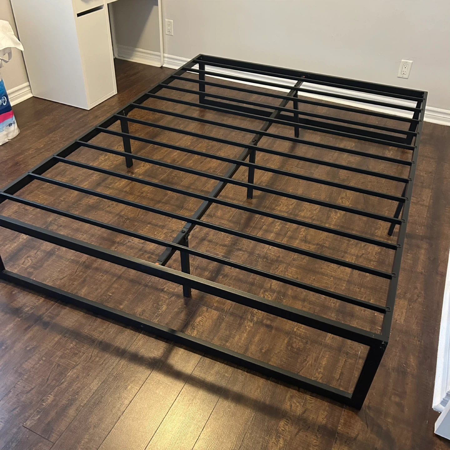 Zinus Yelena Queen Bed Frame - Black