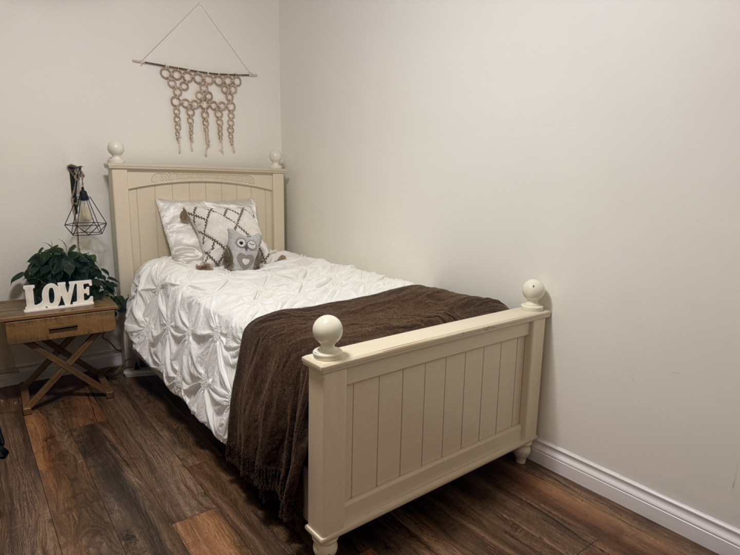Ashley Twin Bed Frame plus Mattress - photo 4