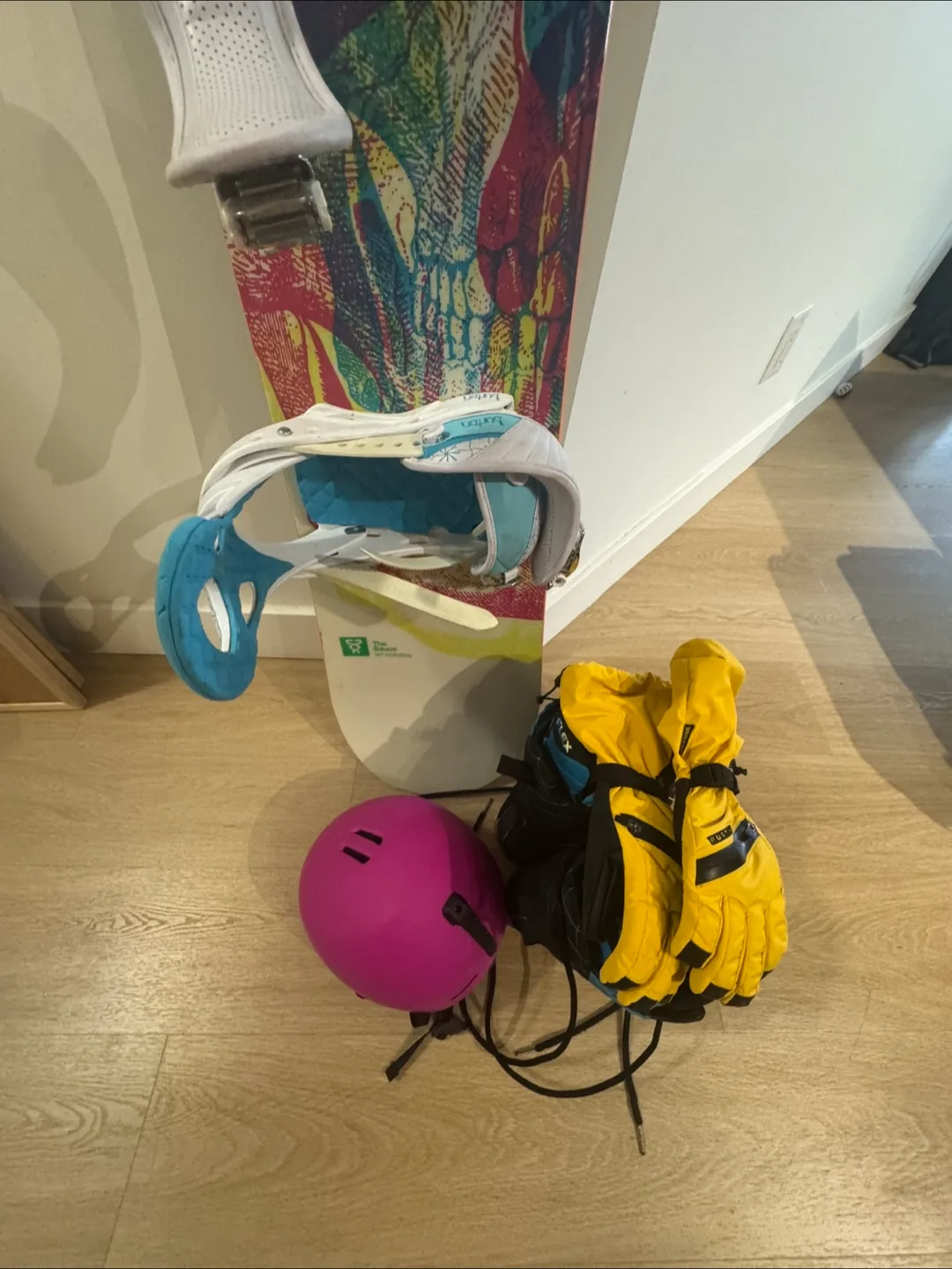 Moving sale - Snowboard gear bundle image indicator(3)