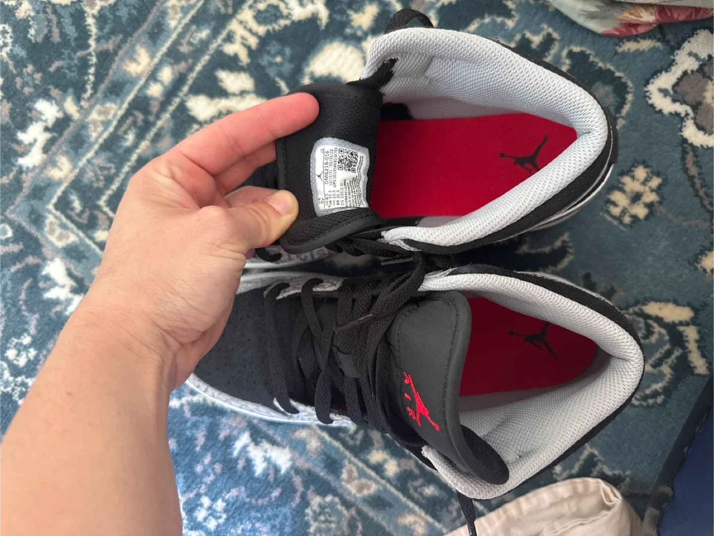 Nike Air Jordan 1 Mid SE Cement Grey size 5Y. image indicator(2)