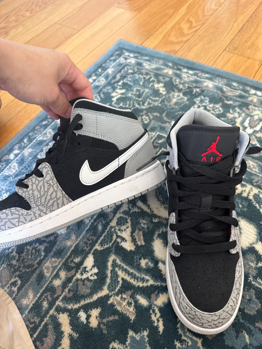 Nike Air Jordan 1 Mid SE Cement Grey size 5Y. image indicator(4)