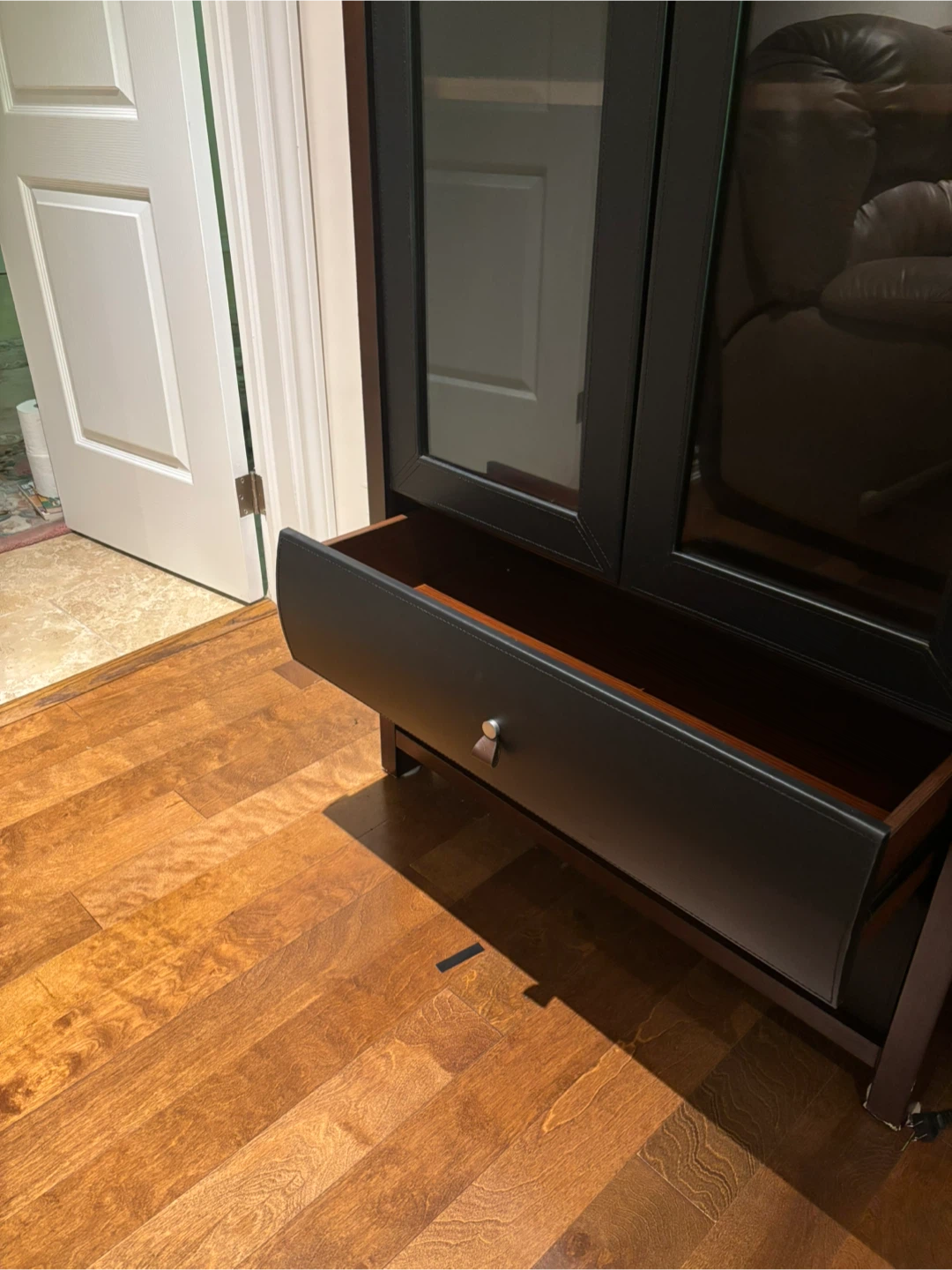 Display Cabinet . From Ethen Allen . - photo 4