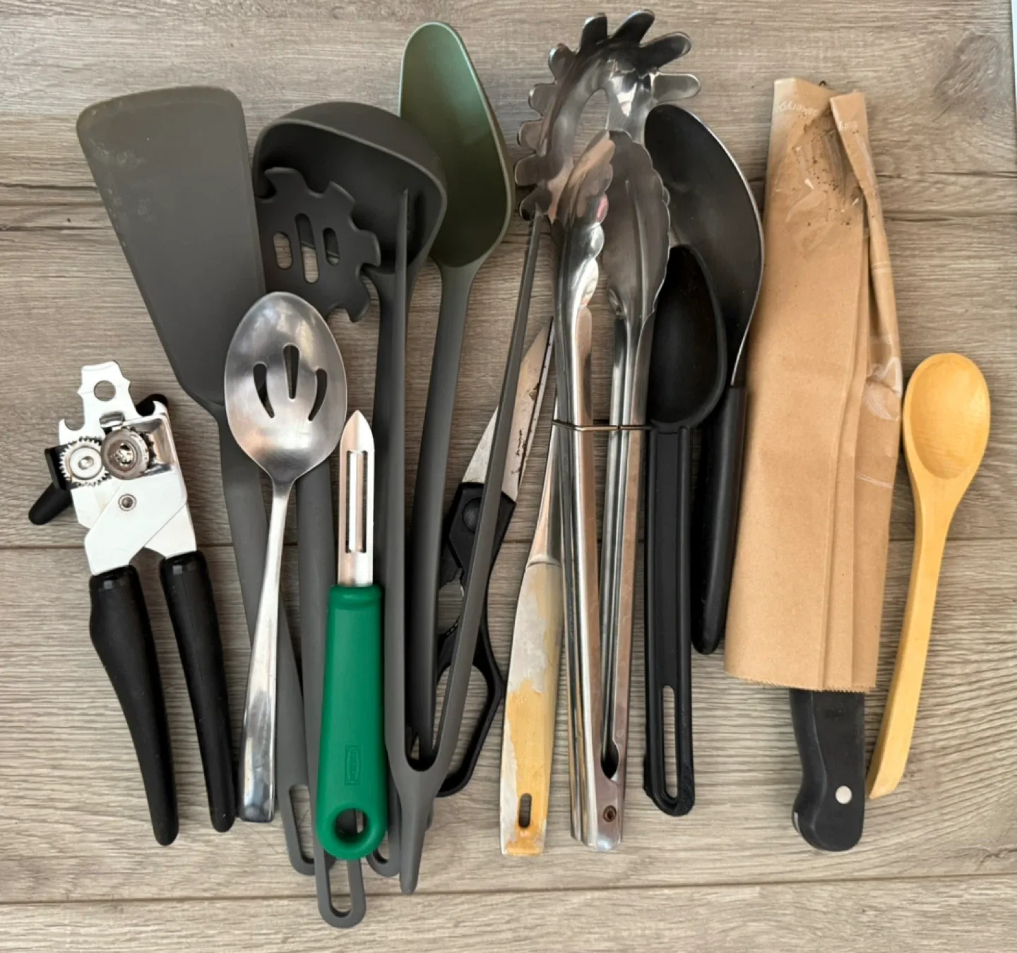 Assorted Kitchen Utensil Set thumbnail