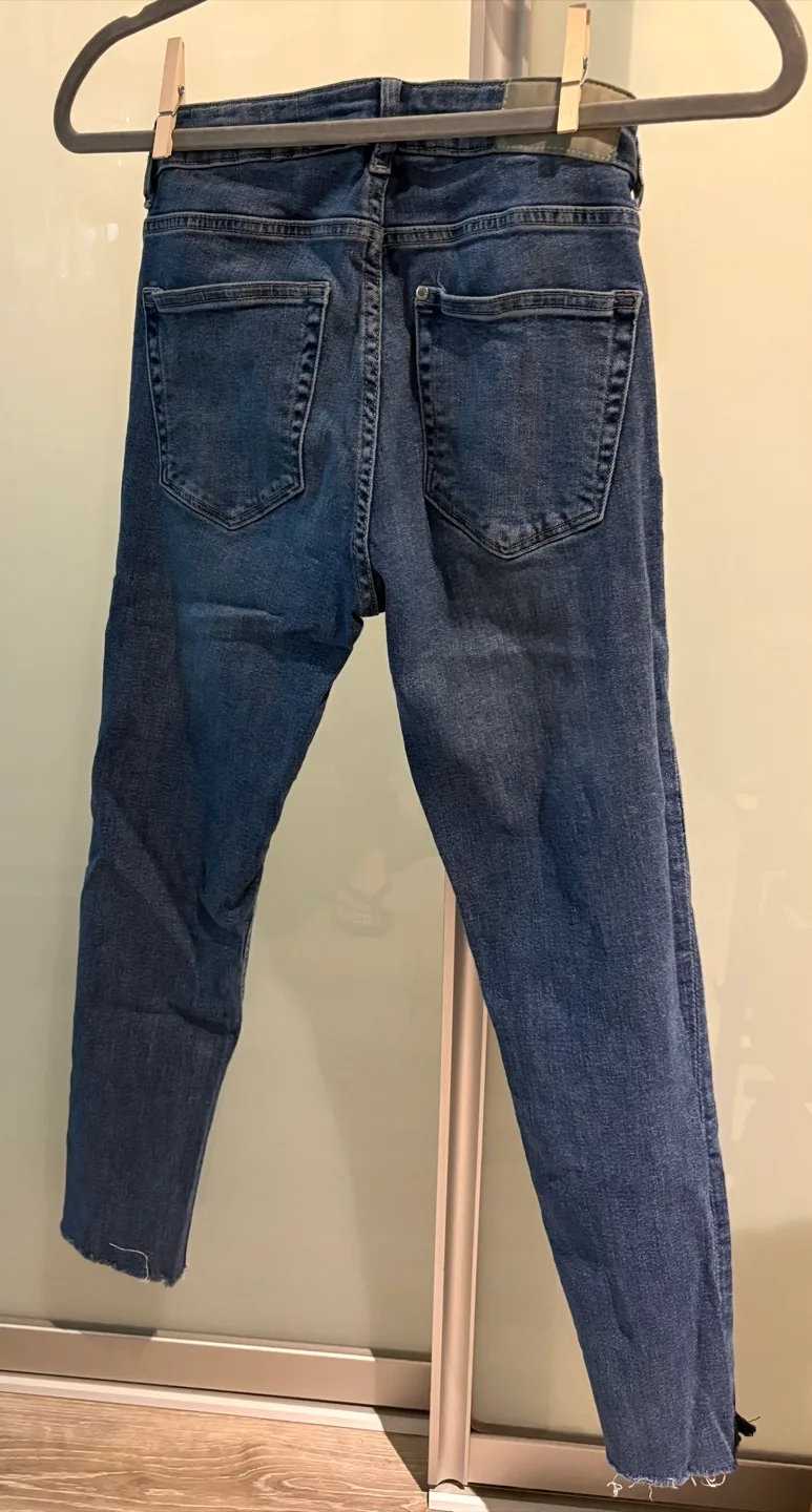 H&M Skinny Ankle Jeans, Size 26 image indicator(2)