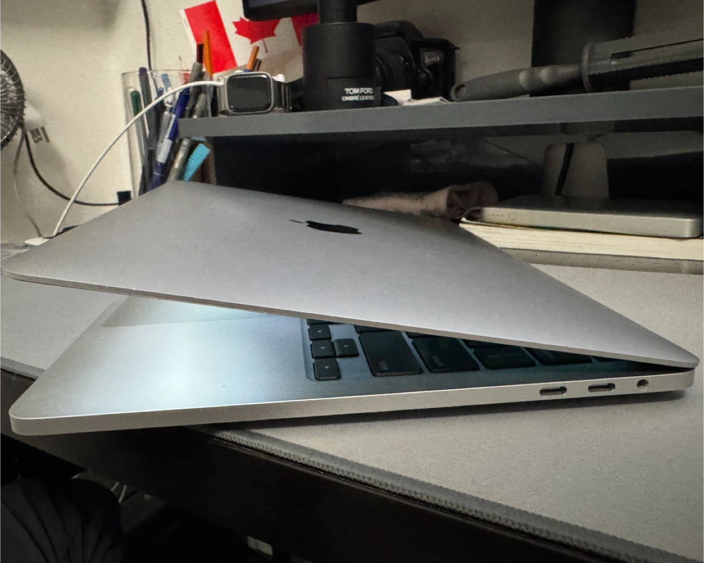 MacBook Pro (2020, 16GB, 512GB, Quad i5) - photo 2