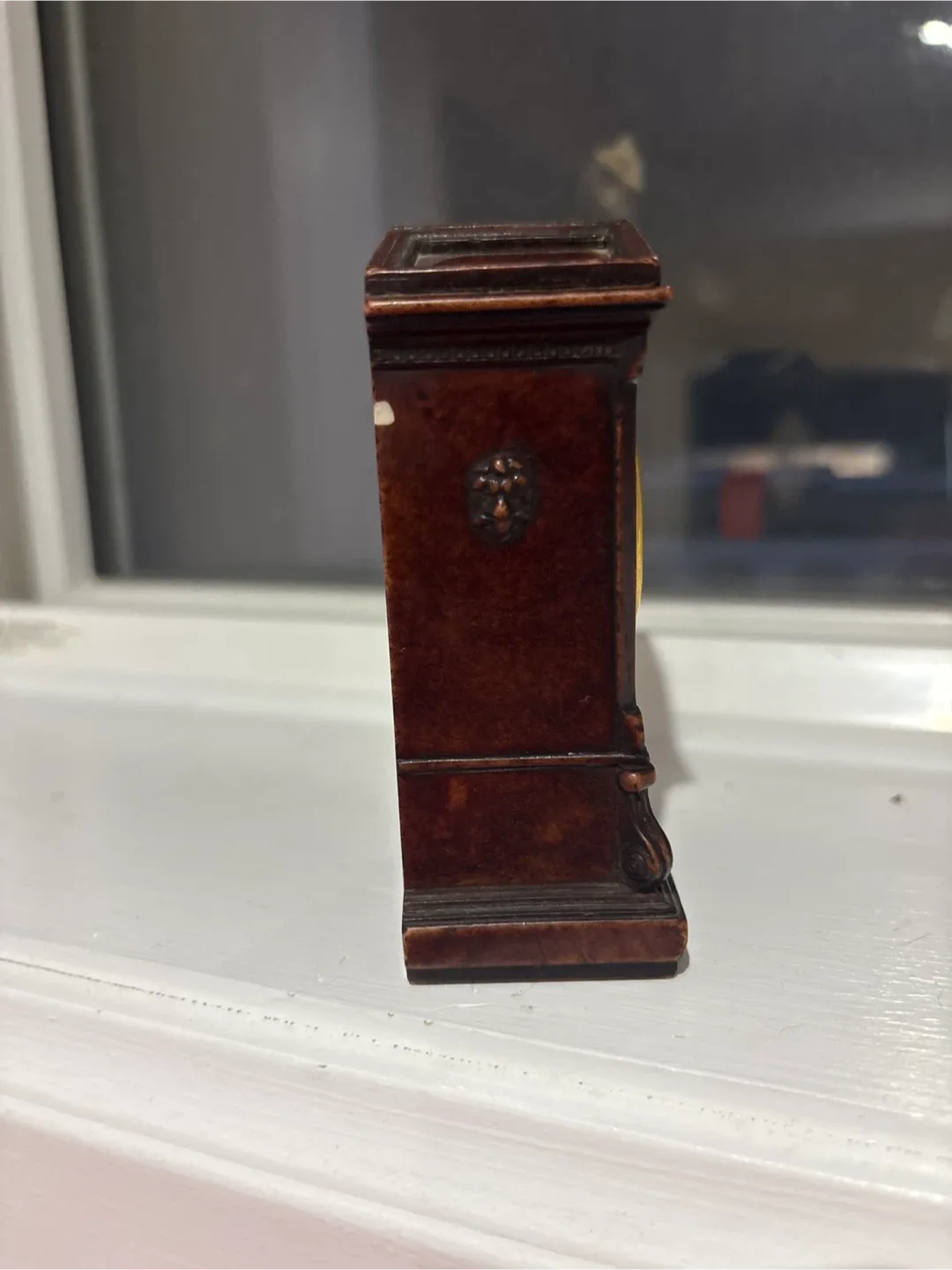 Miniature Brown Mantel Clock image indicator(4)