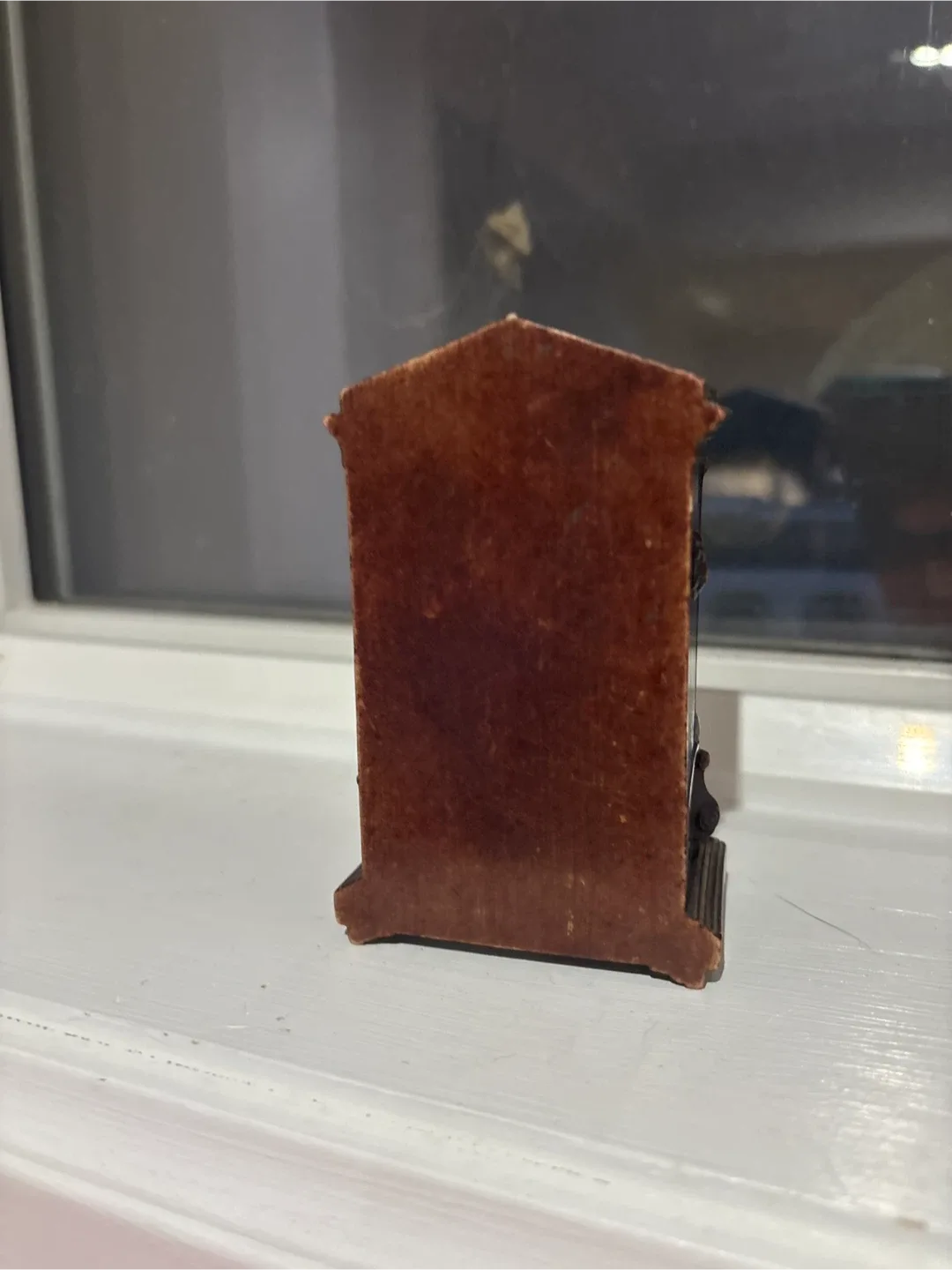 Miniature Brown Mantel Clock image indicator(2)