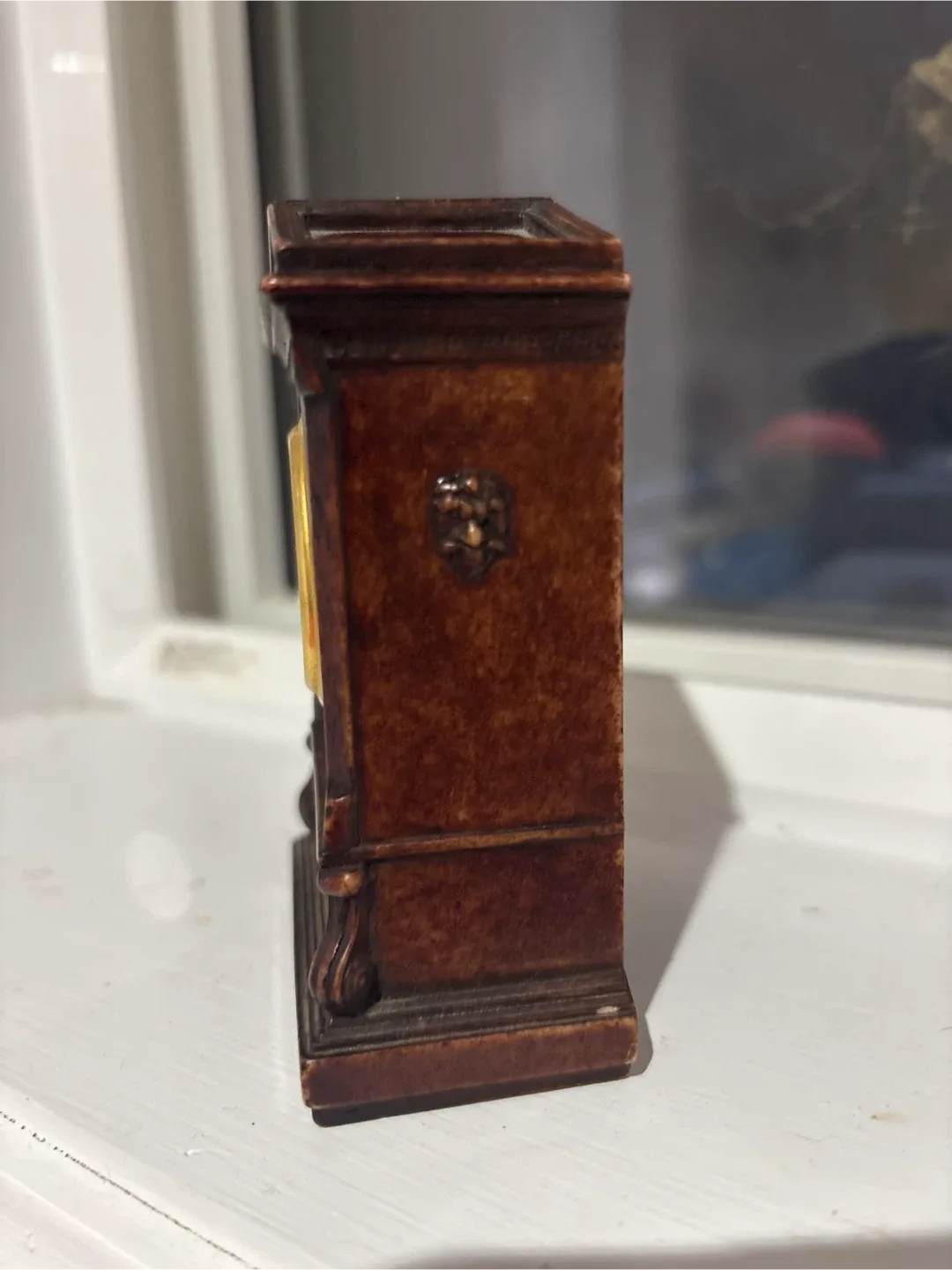 Miniature Brown Mantel Clock image indicator(3)