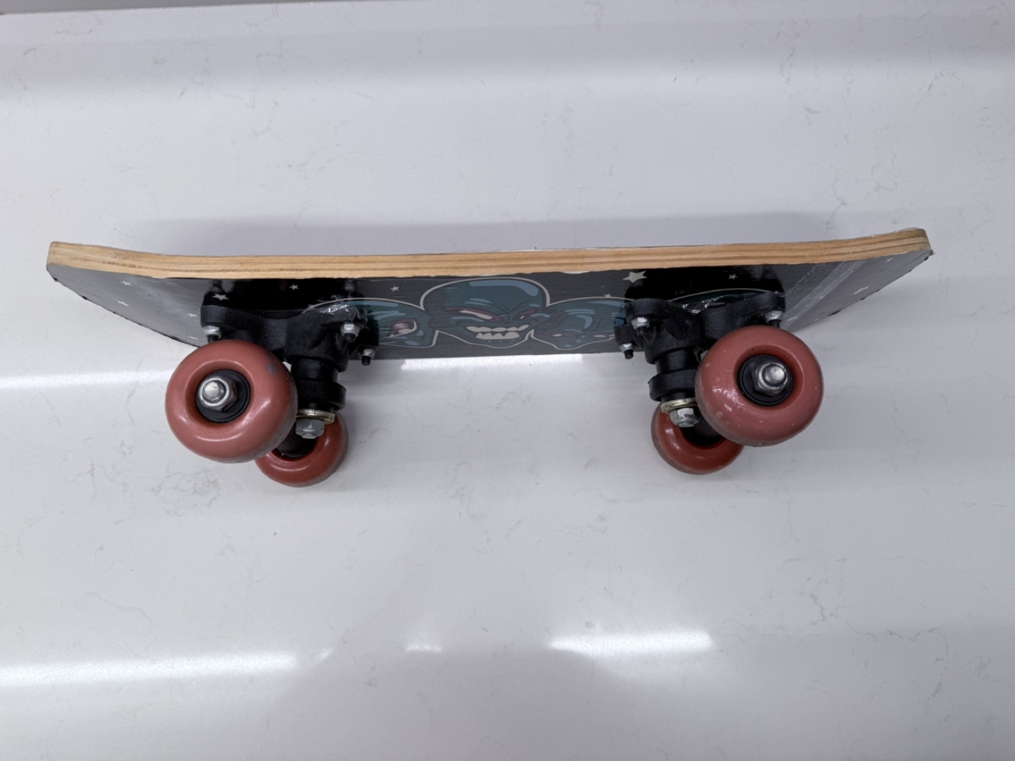 Skateboard with Alien Design - photo 5