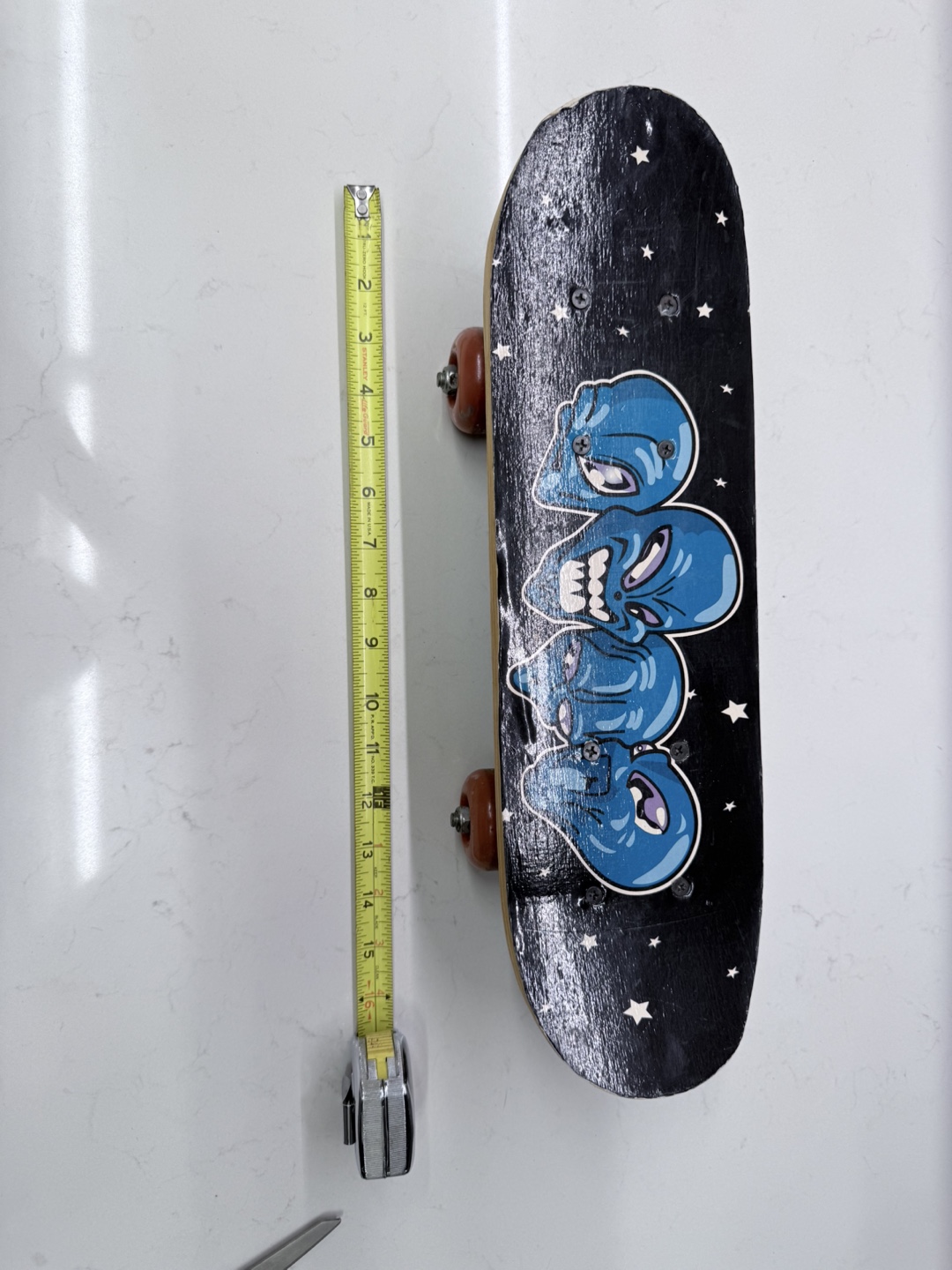 Skateboard with Alien Design - photo 4