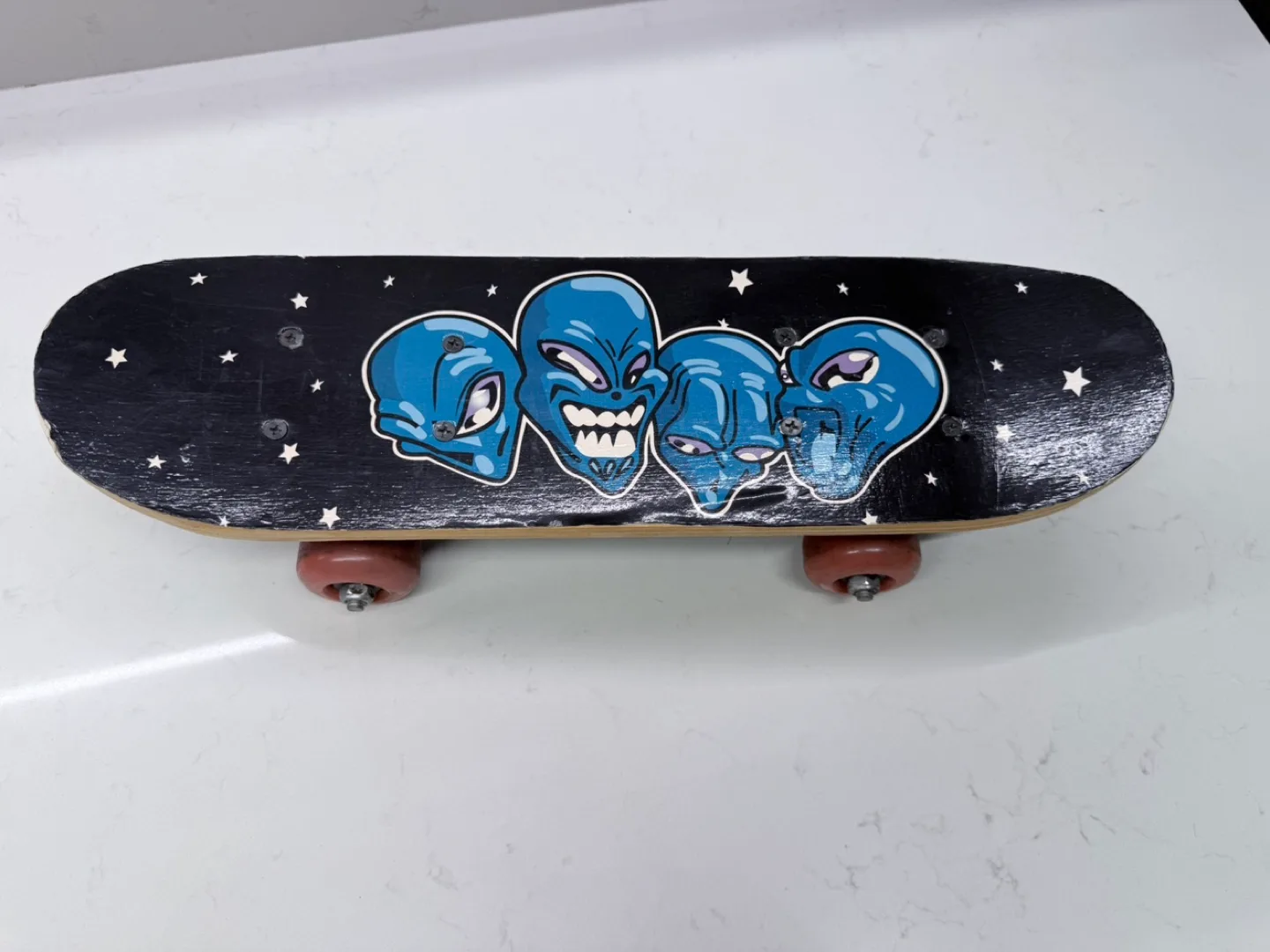 Skateboard with Alien Design thumbnail