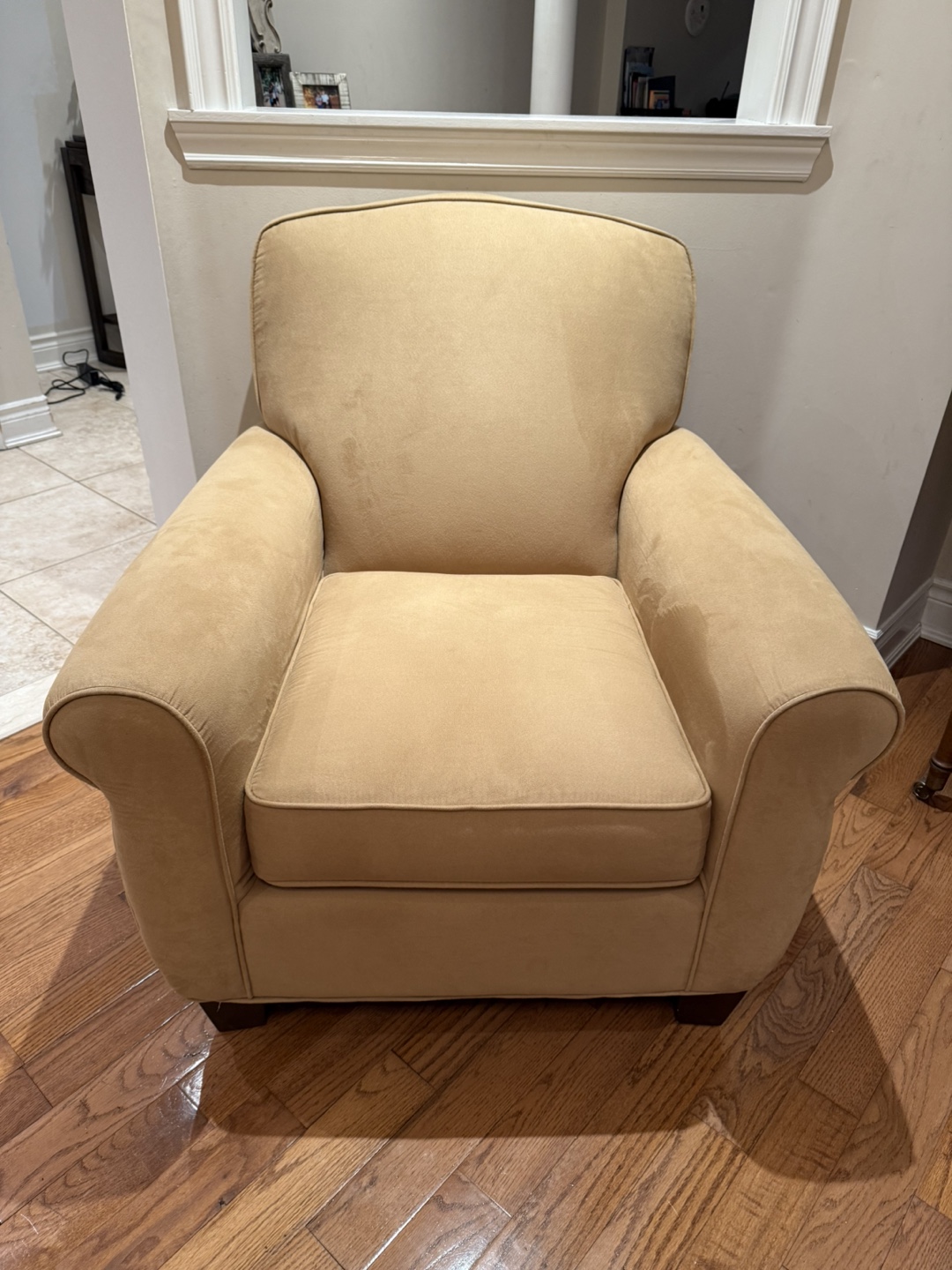 Beige Armchair🇨🇦