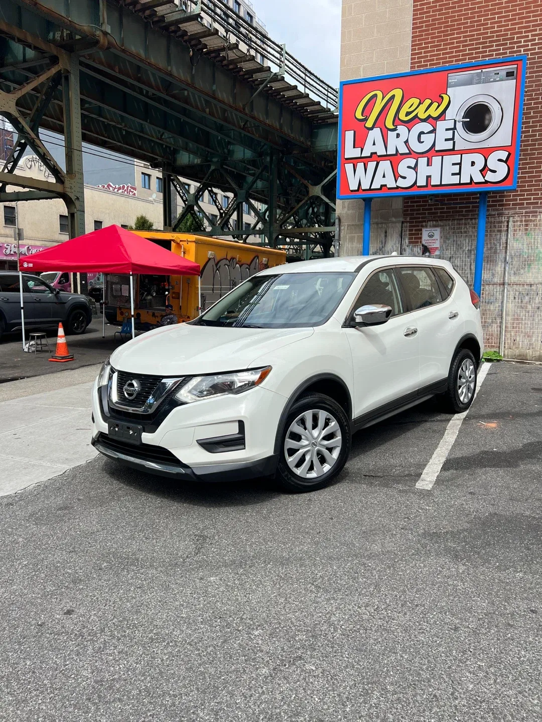2017 Nissan Rogue S thumbnail