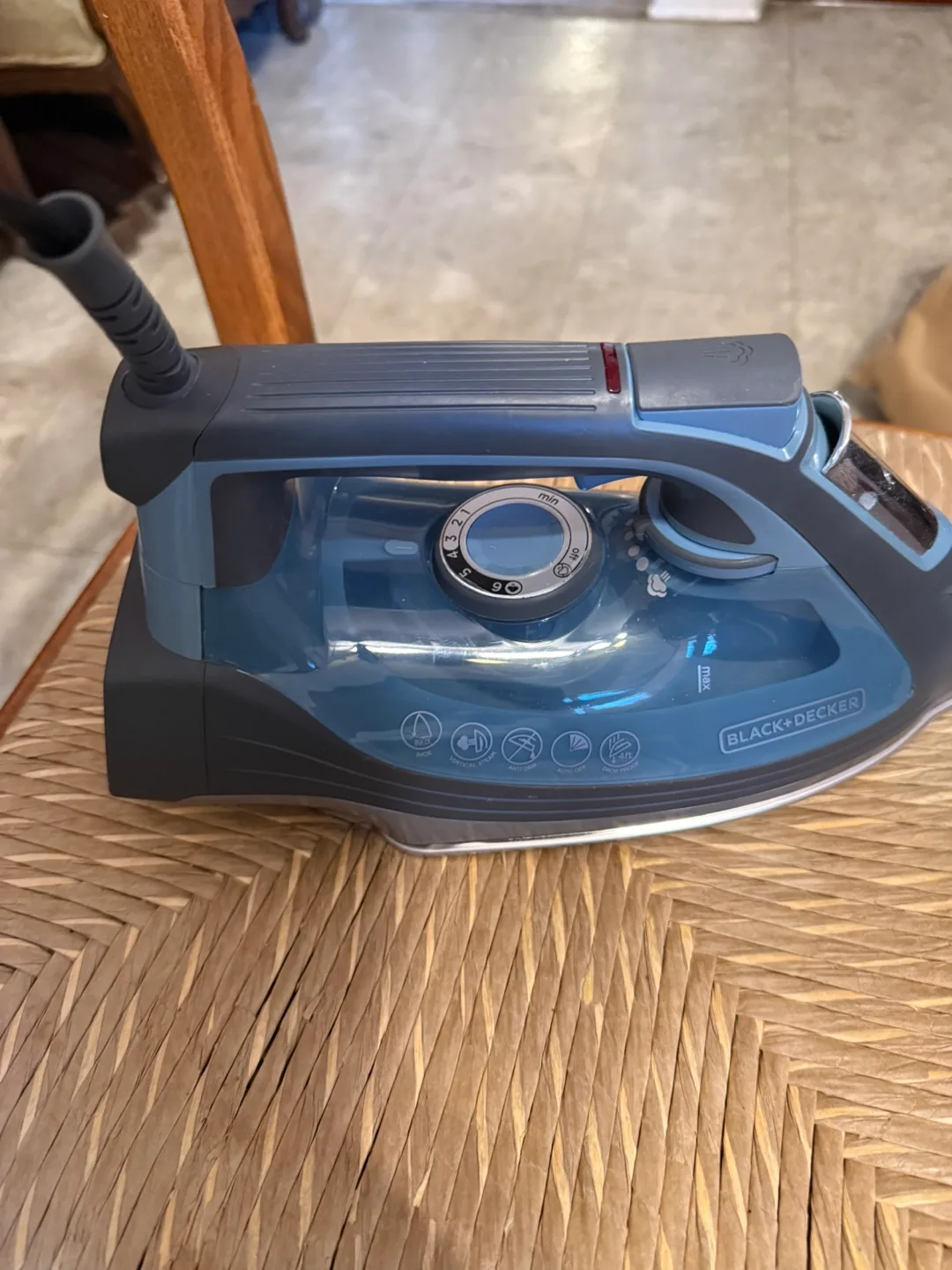 Black+Decker Impact Iron thumbnail