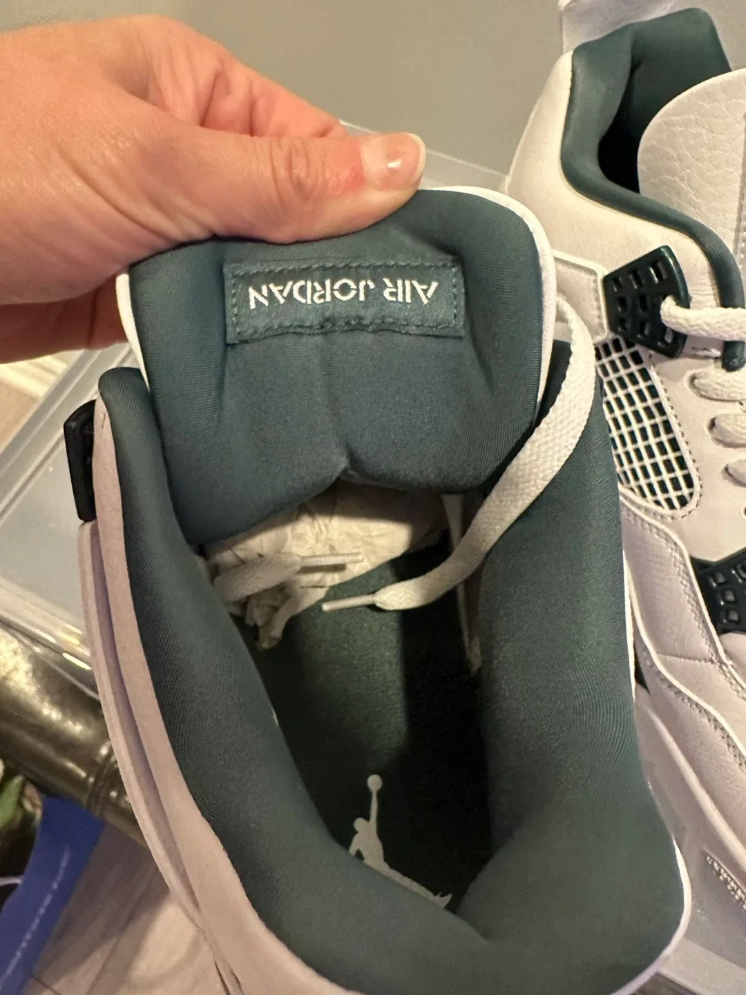 Air Jordan 4 Retro Size 10 image indicator(3)