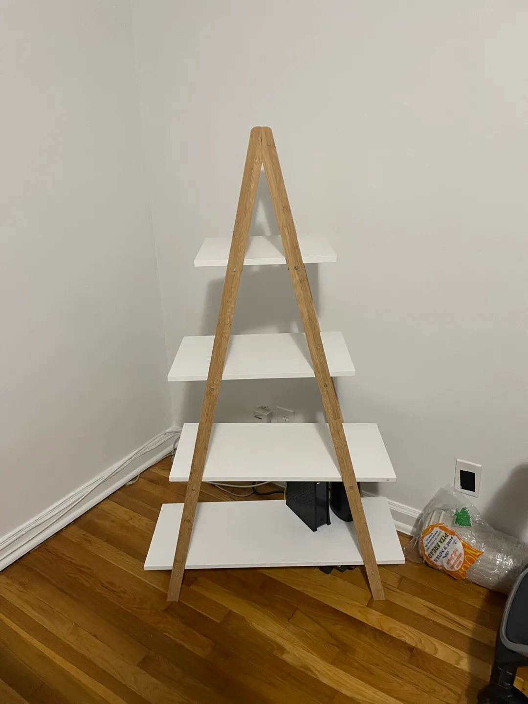White & Wood Ladder Shelf image indicator(3)
