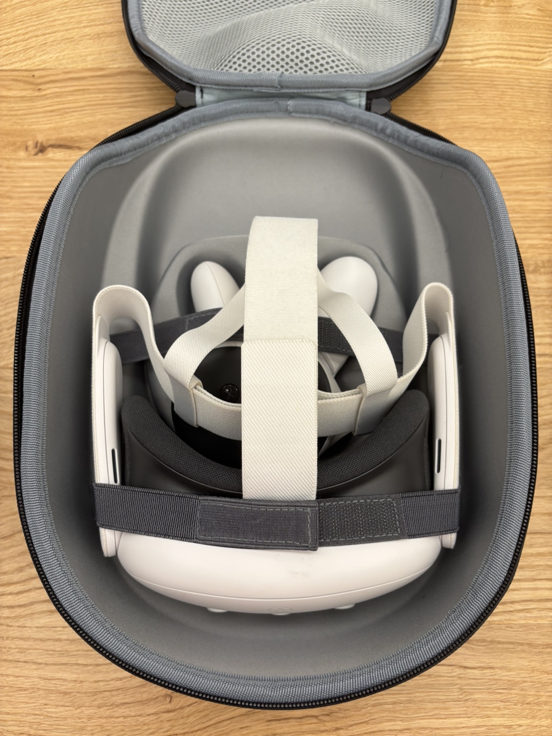 Meta Quest 3 VR Headset - Like New! - photo 2