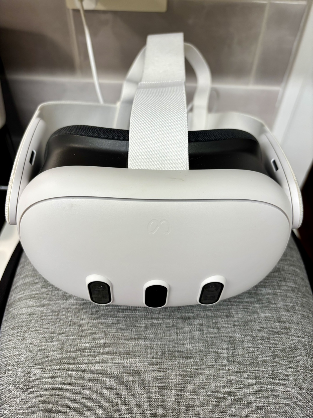 Meta Quest 3 VR Headset - Like New! - photo 3