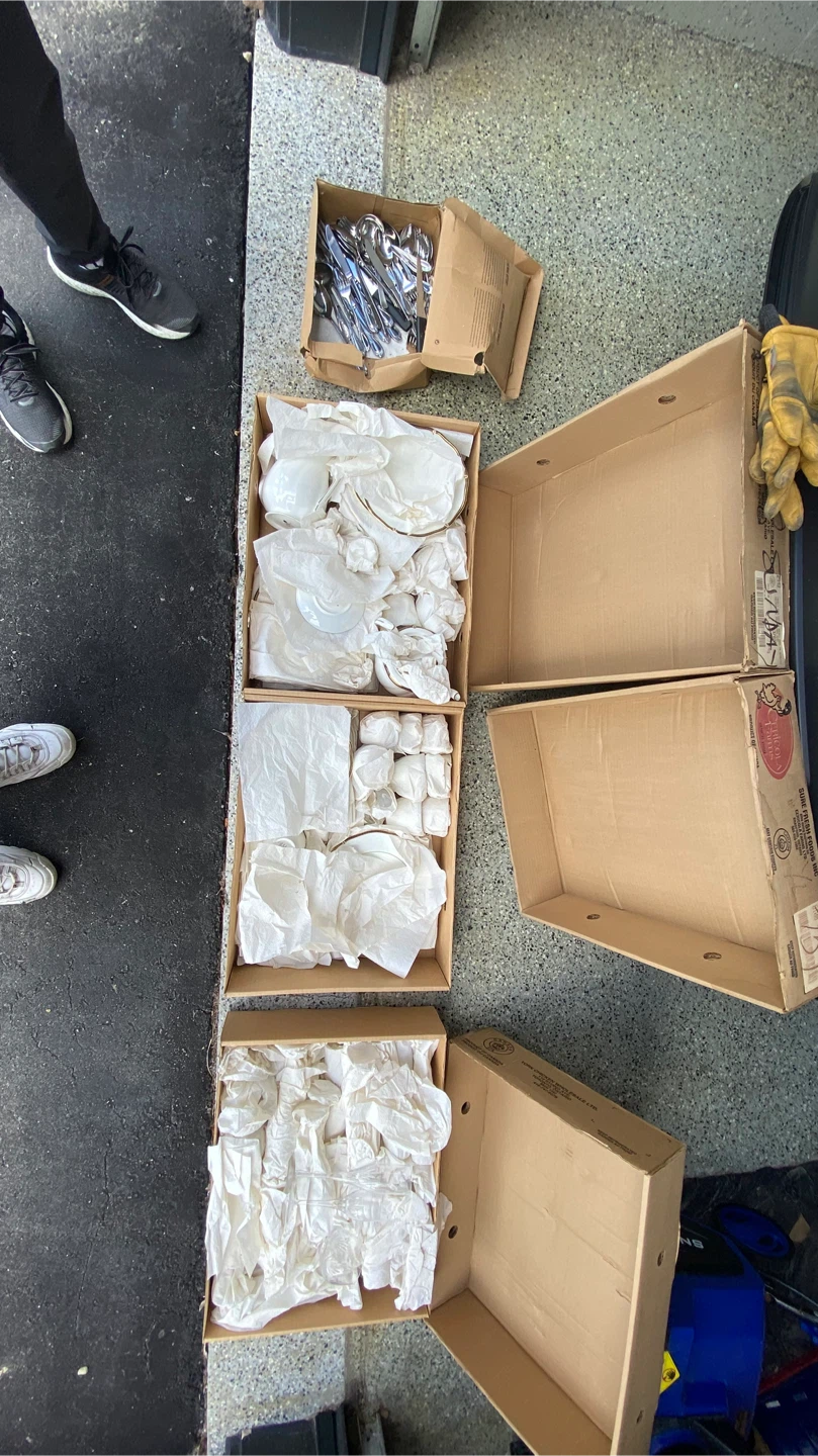 Boxed Fine China, Cutlery and Dinnerware Set - photo 5