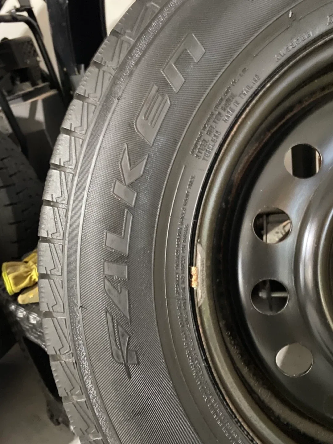 Falken Espia 215/70R16 Winter Tire image indicator(3)