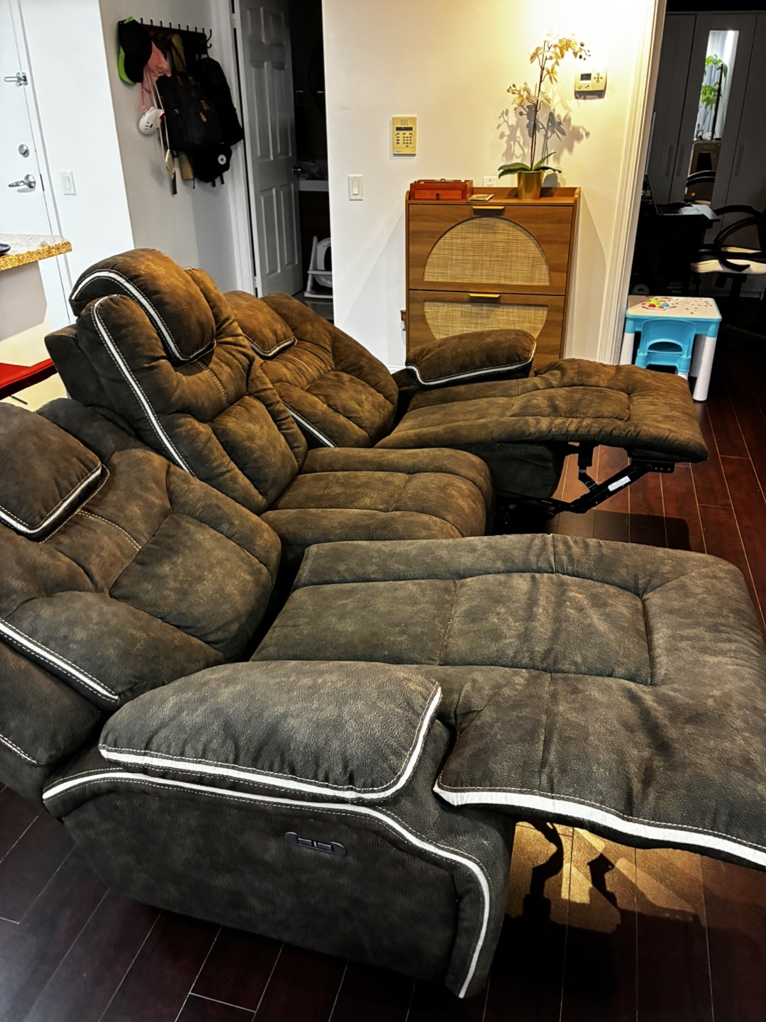 3 seats Reclining Sofa with Console - photo 5