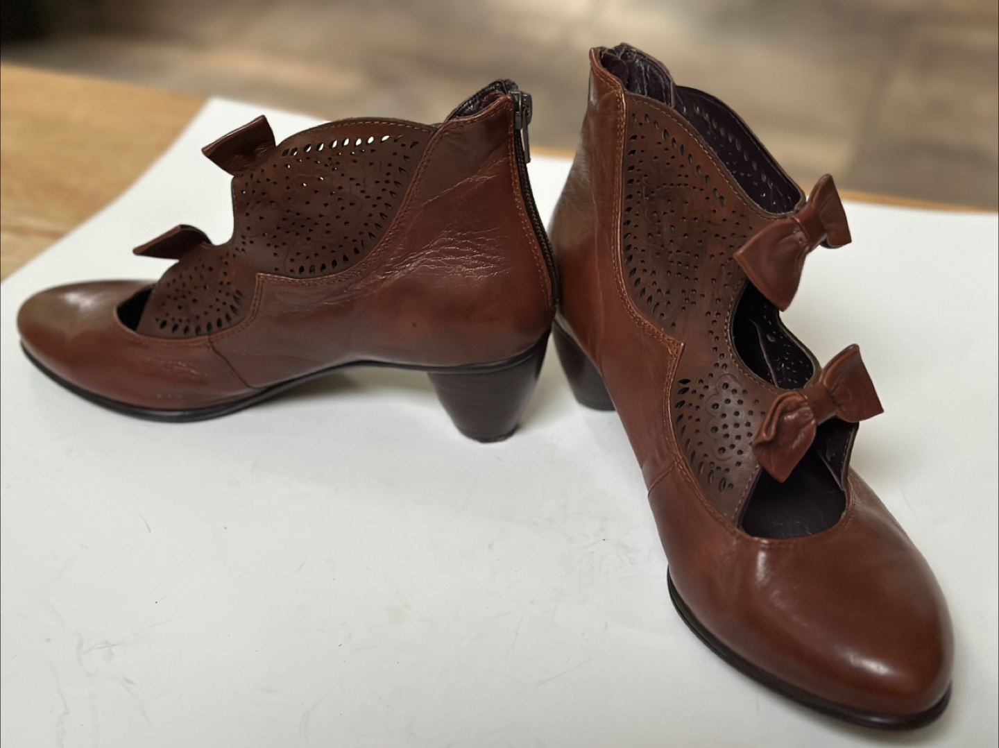 EVERYBODY Leather Ankle Boots with Bow Detail - photo 2