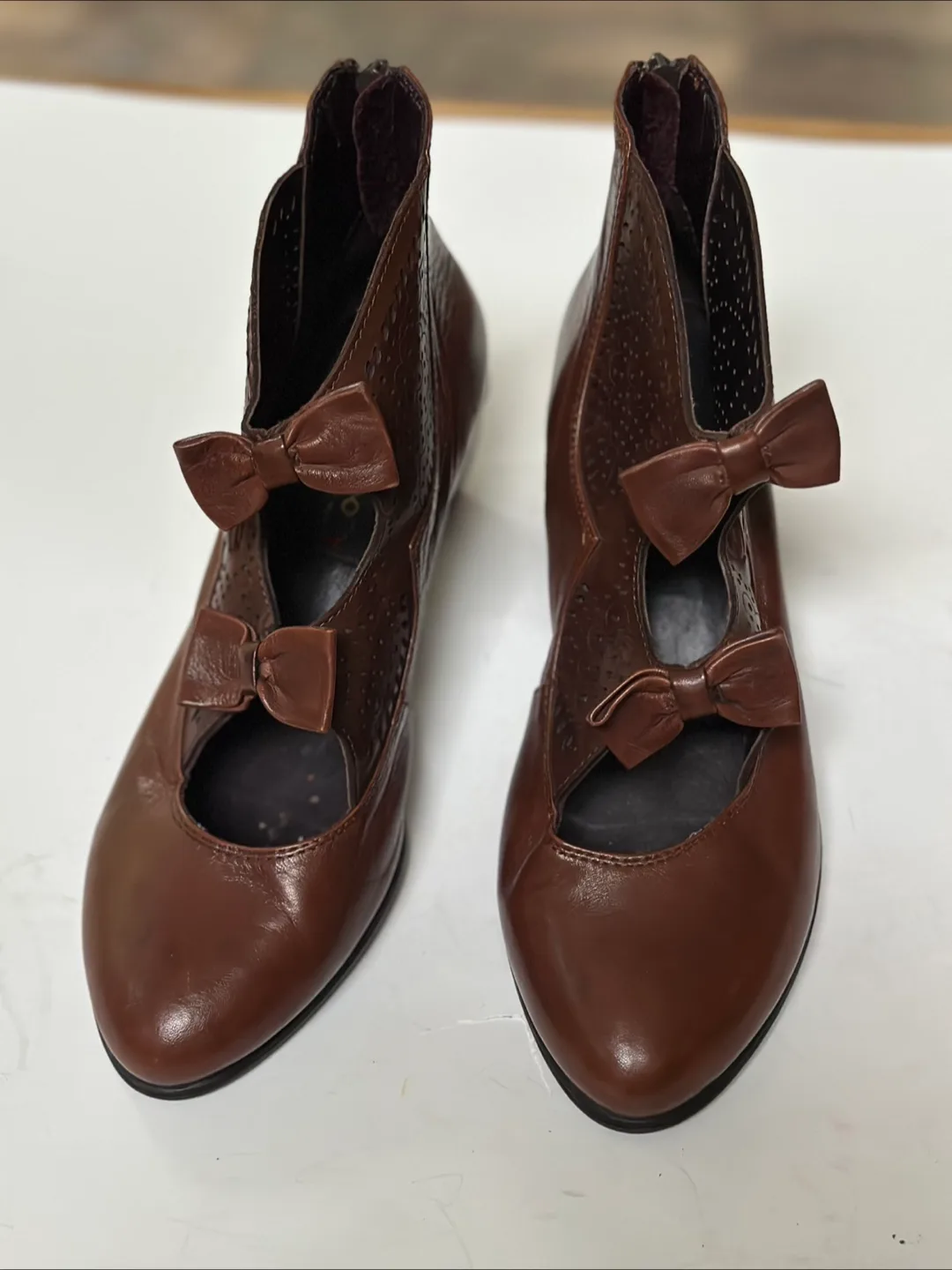 EVERYBODY Leather Ankle Boots with Bow Detail thumbnail