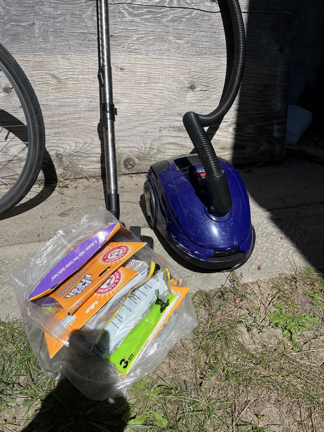 Bissell Vacuum Cleaner with Arm & Hammer Filters - photo 2