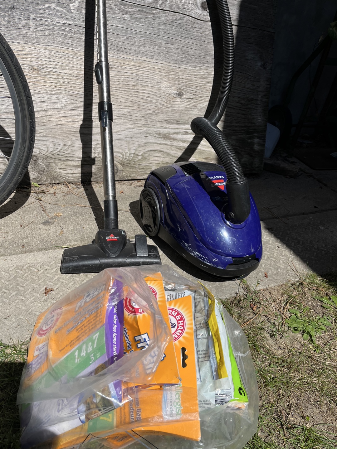 Bissell Vacuum Cleaner with Arm & Hammer Filters