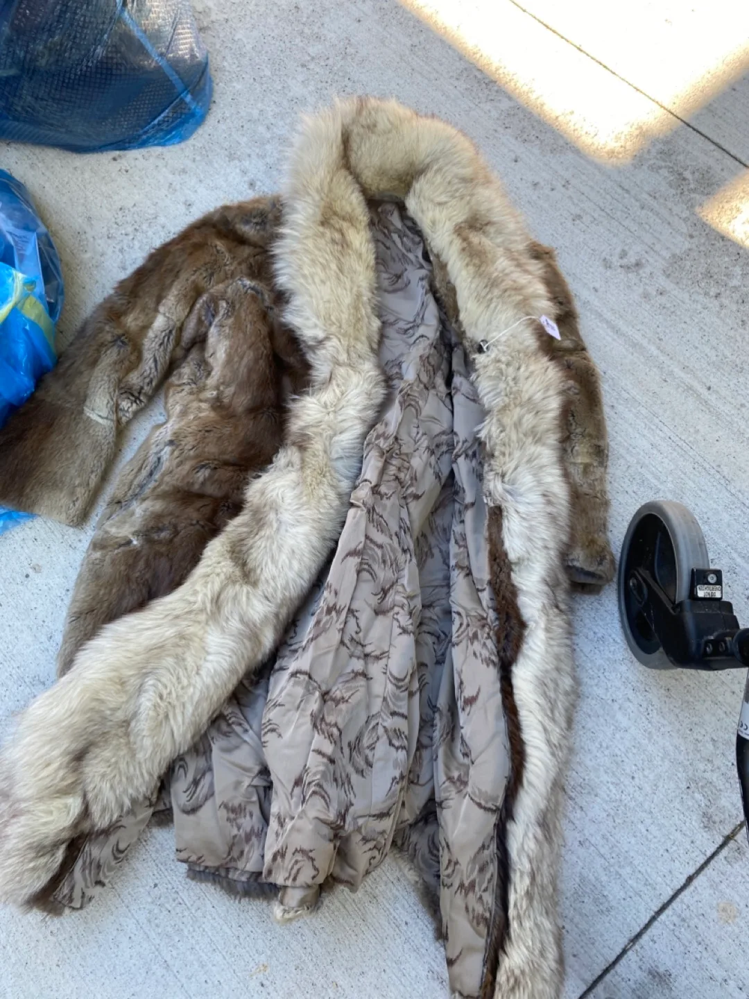 Vintage Fur Coat lot image indicator(5)