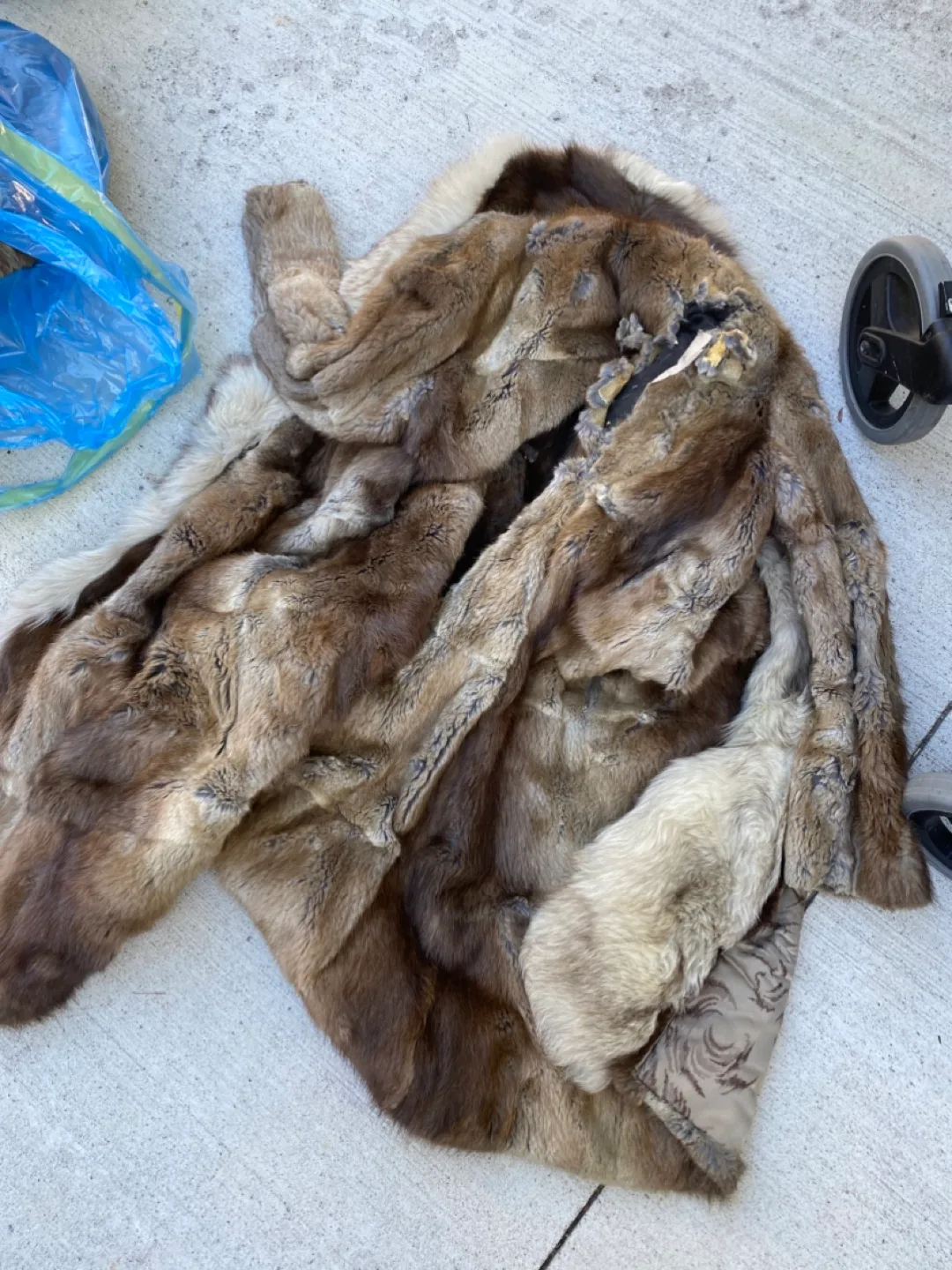 Vintage Fur Coat lot image indicator(3)