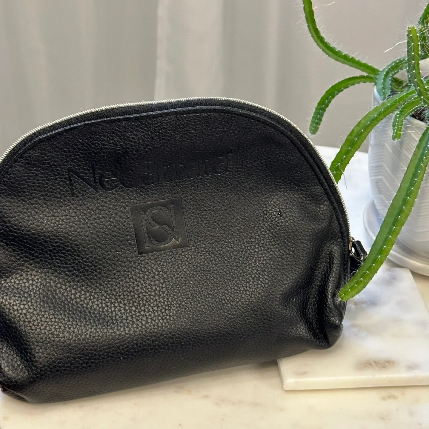 NeoStrata Oil Free Matifying Fluid ++ Zipper case image indicator(2)