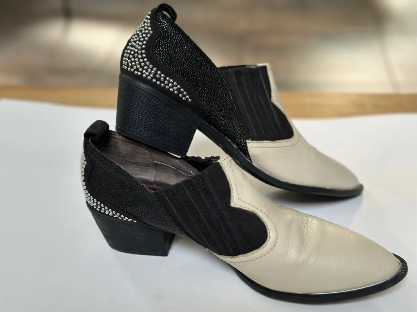 SAM Edelman ‘Circus’ western  shoes: Cream/Black Size 8 image indicator(2)