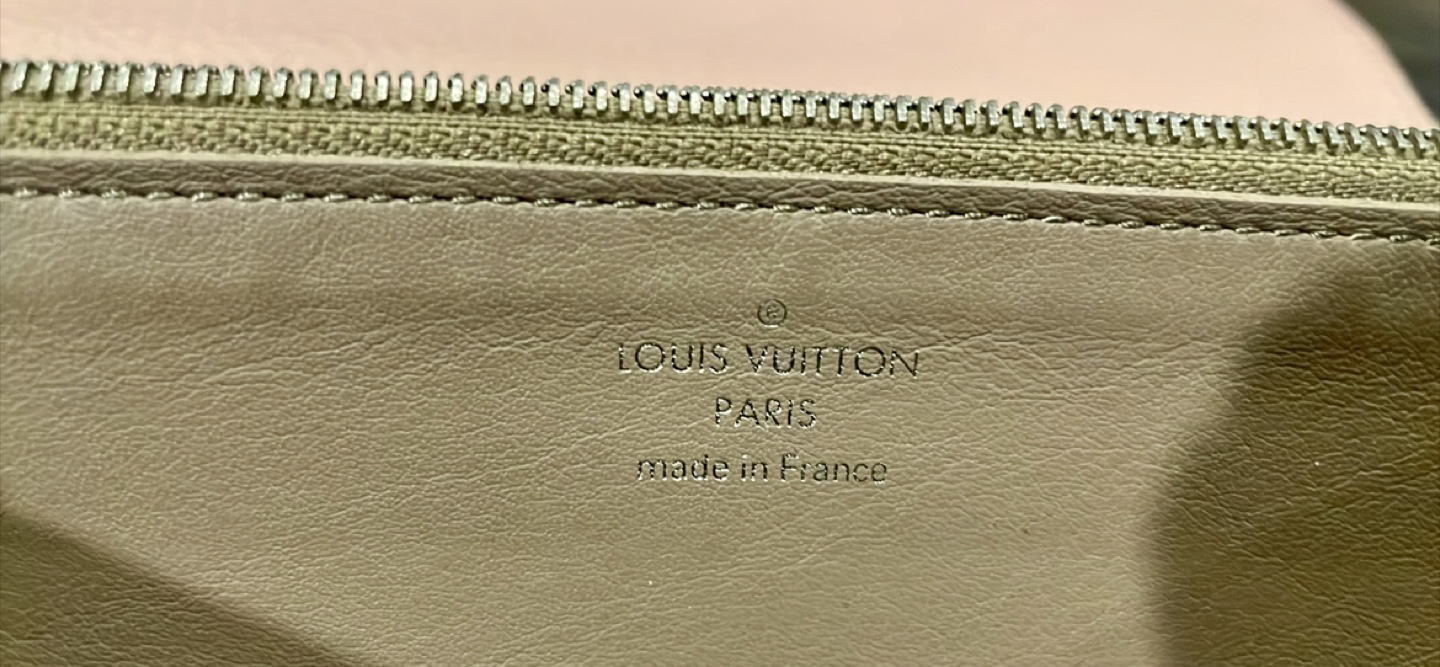 Louis Vuitton Capucine Leather Wallet - photo 3