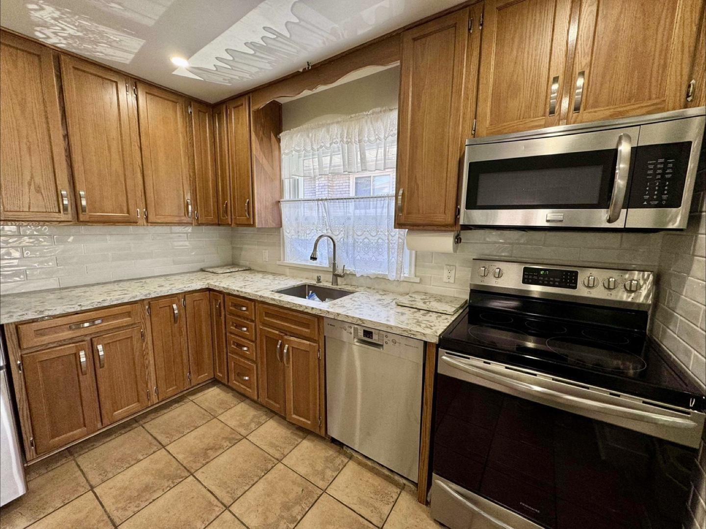 3-Bedroom Detached House for Rent - photo 3