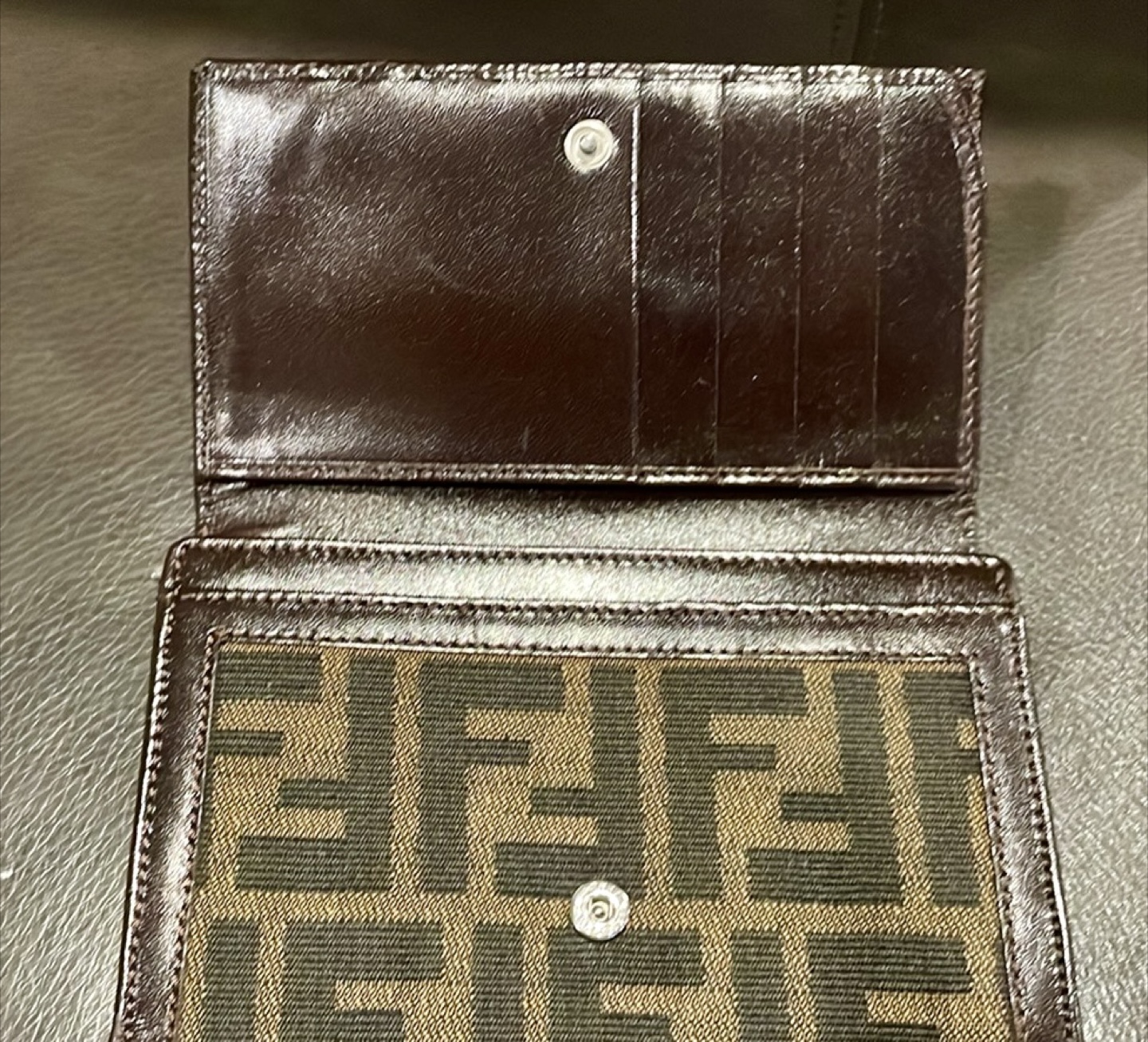 Fendi Zucca Brown Wallet in Excellent Condition - photo 2